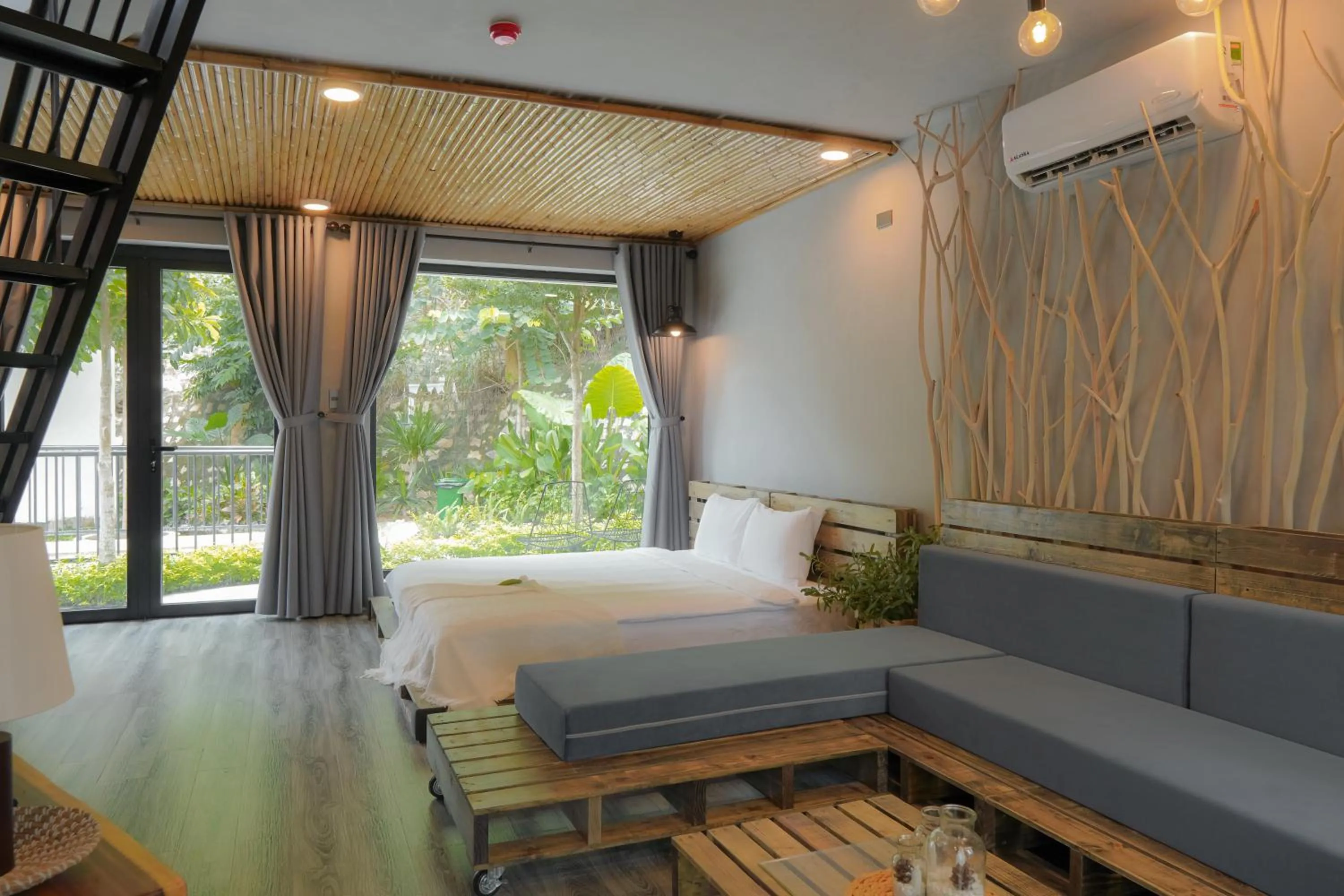 Bed in Babylon Mini Resort