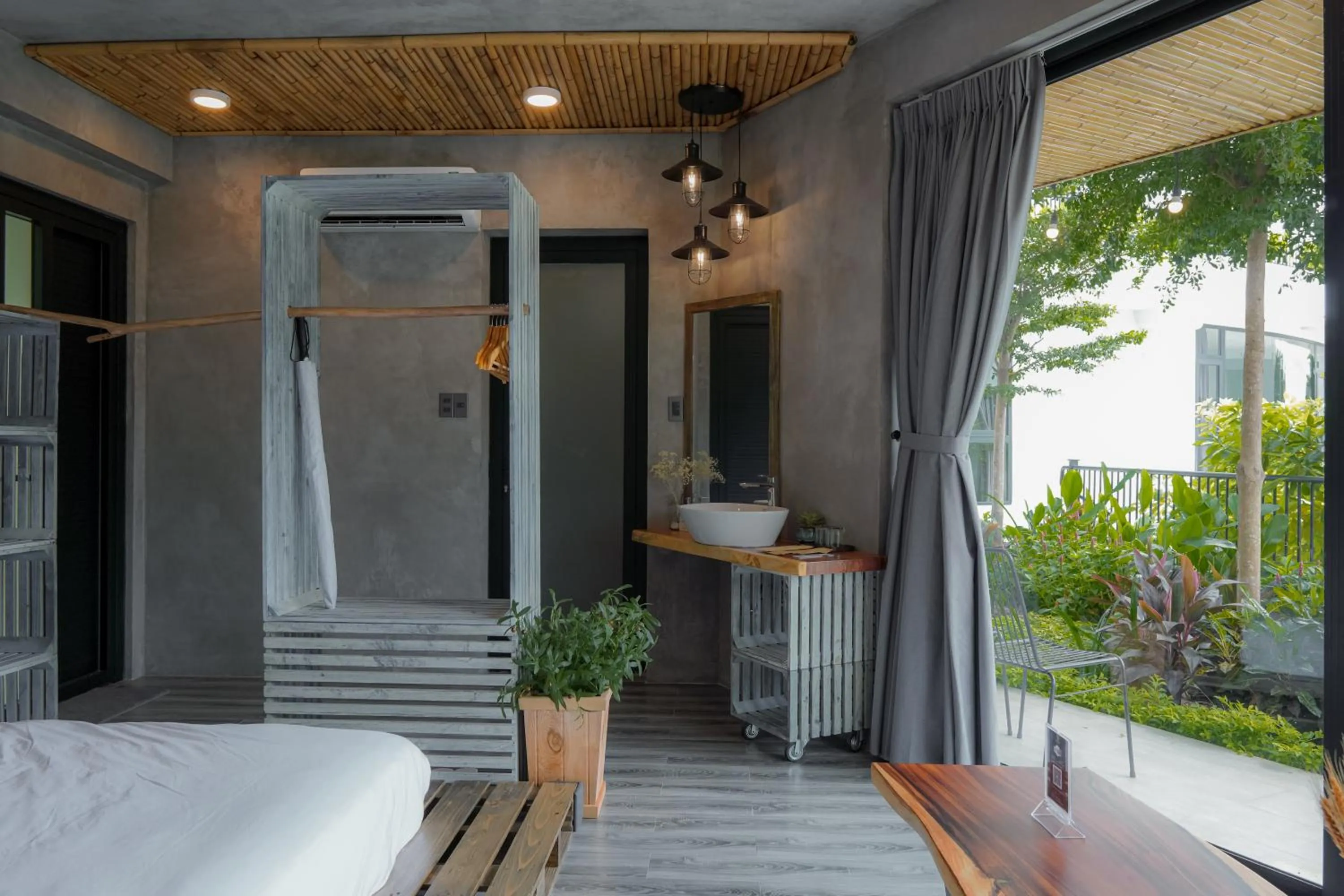 Bed in Babylon Mini Resort