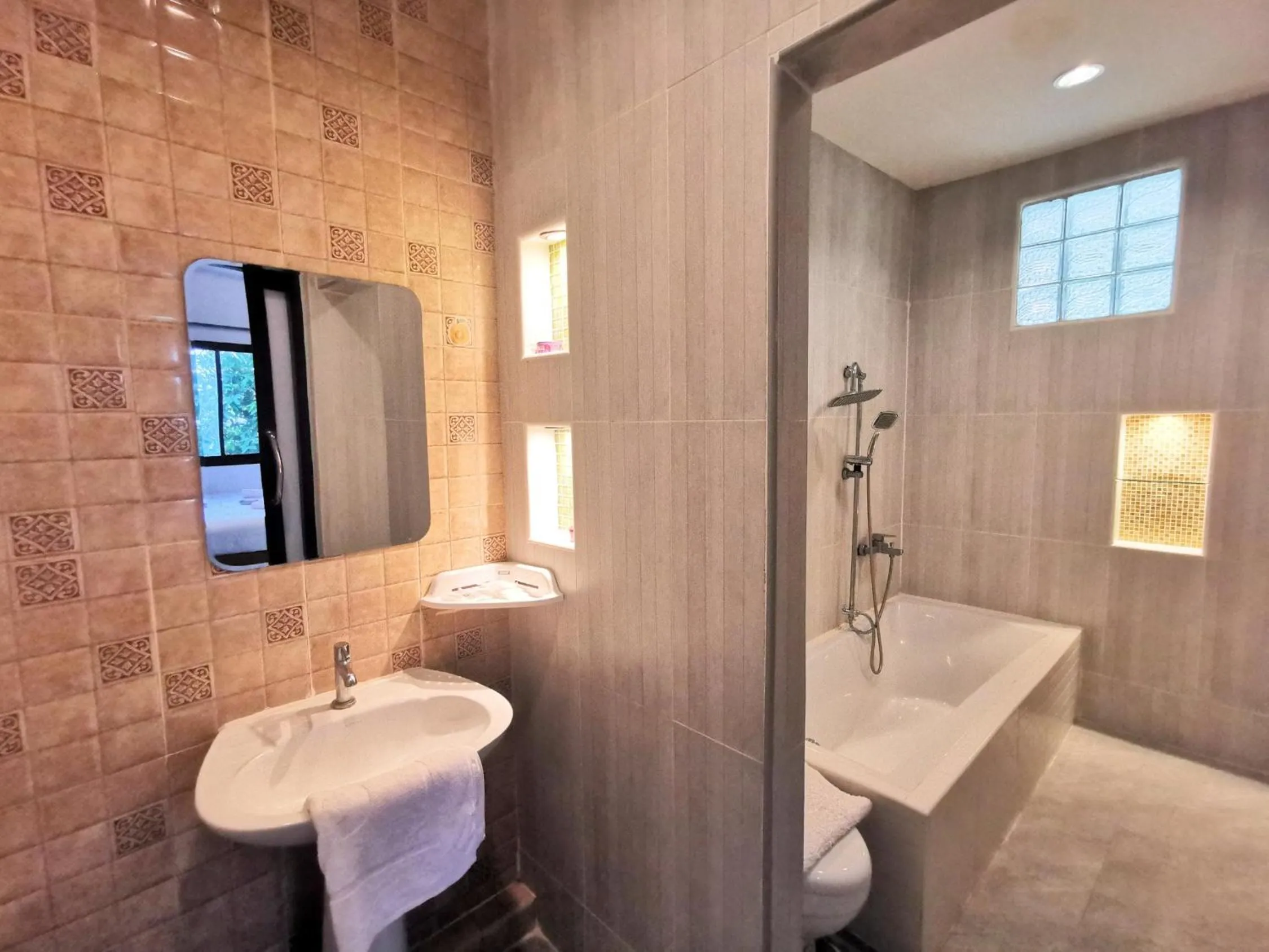 Bathroom in Kan Home Hotel
