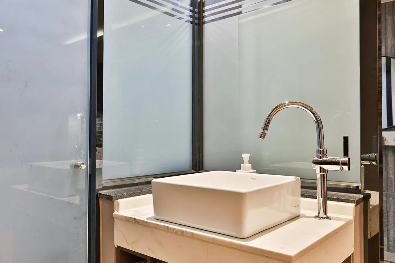 Brown Dot Hotel Jeonggwan