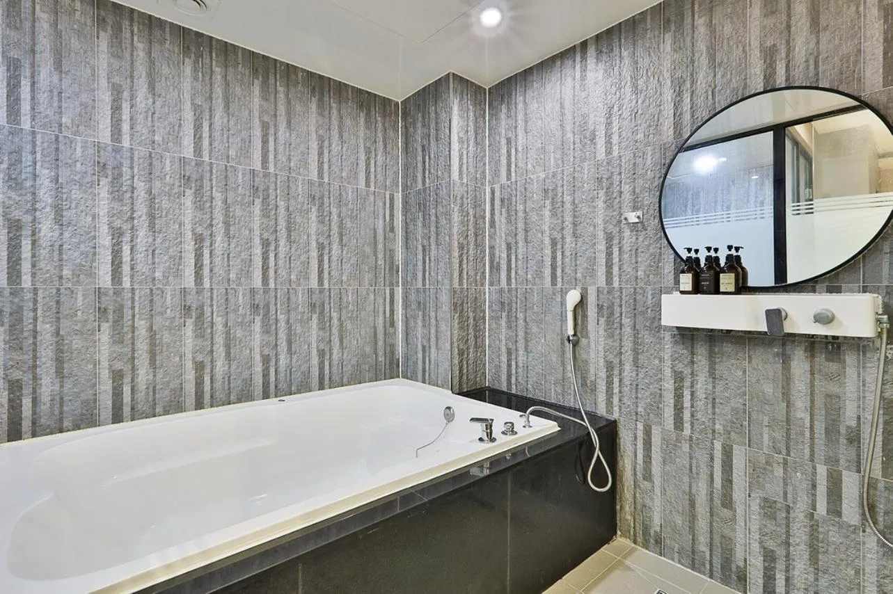 Brown Dot Hotel Jeonggwan