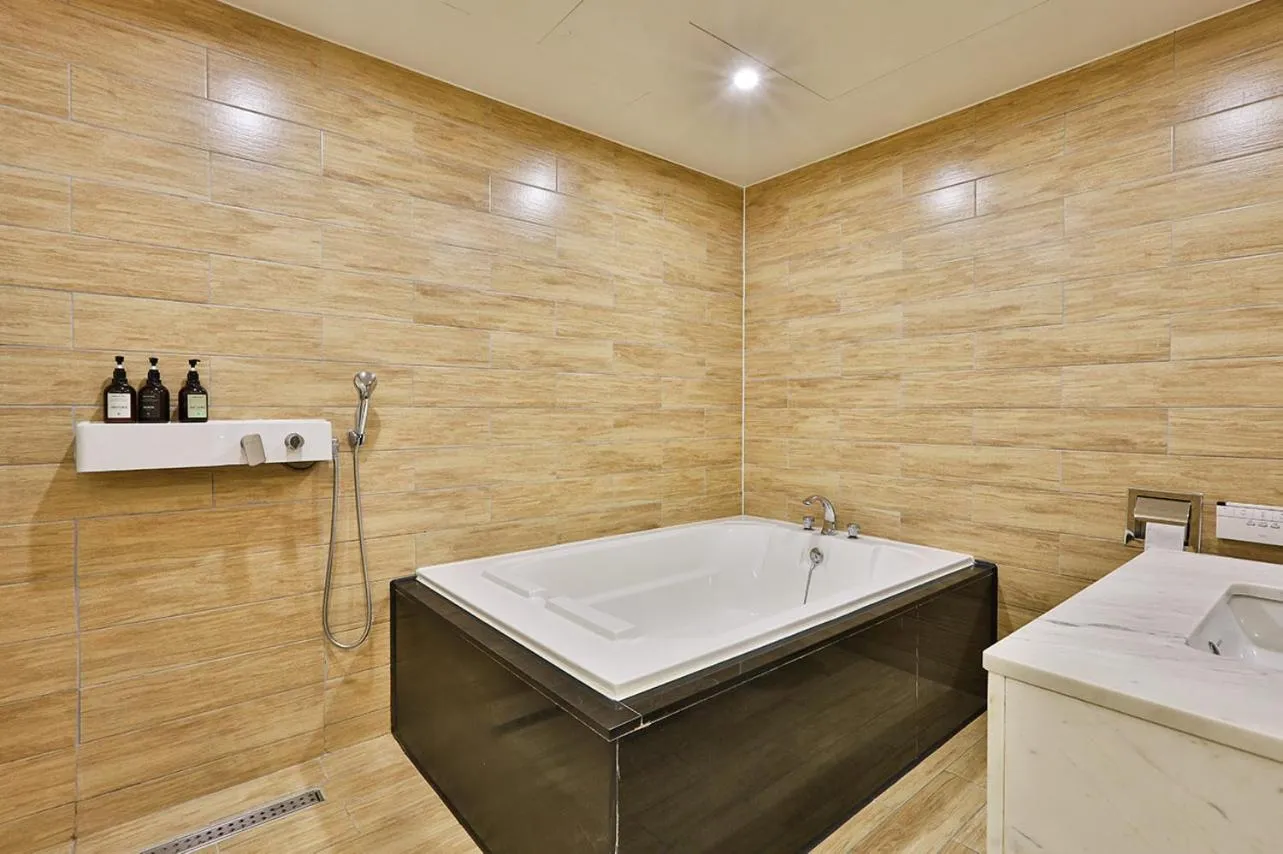 Brown Dot Hotel Jeonggwan