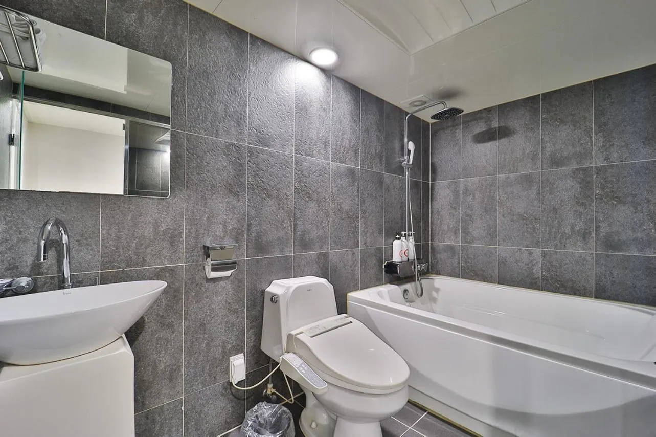 Shower in Anyang ILLOWA Hotel