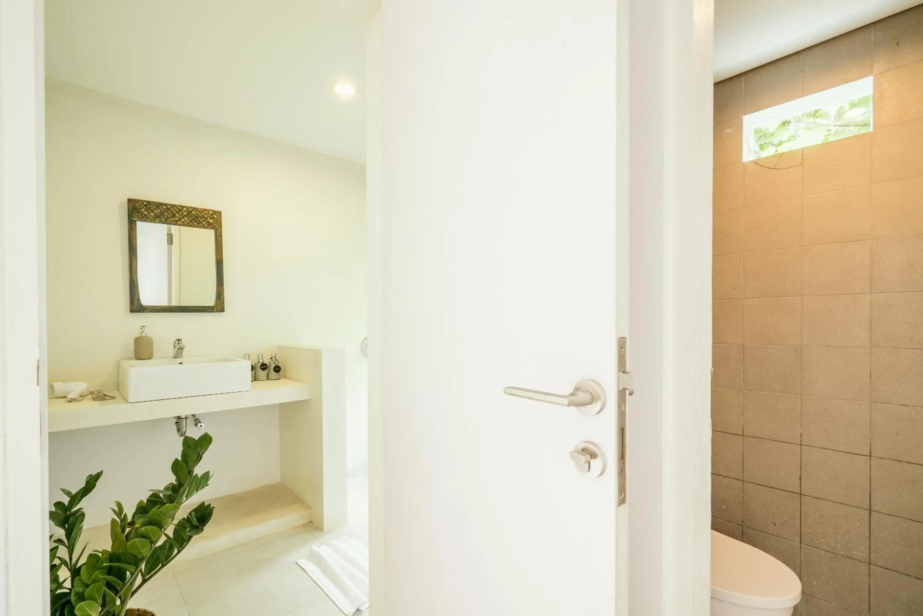 Toilet in Batu Belig Living Apartment Seminyak