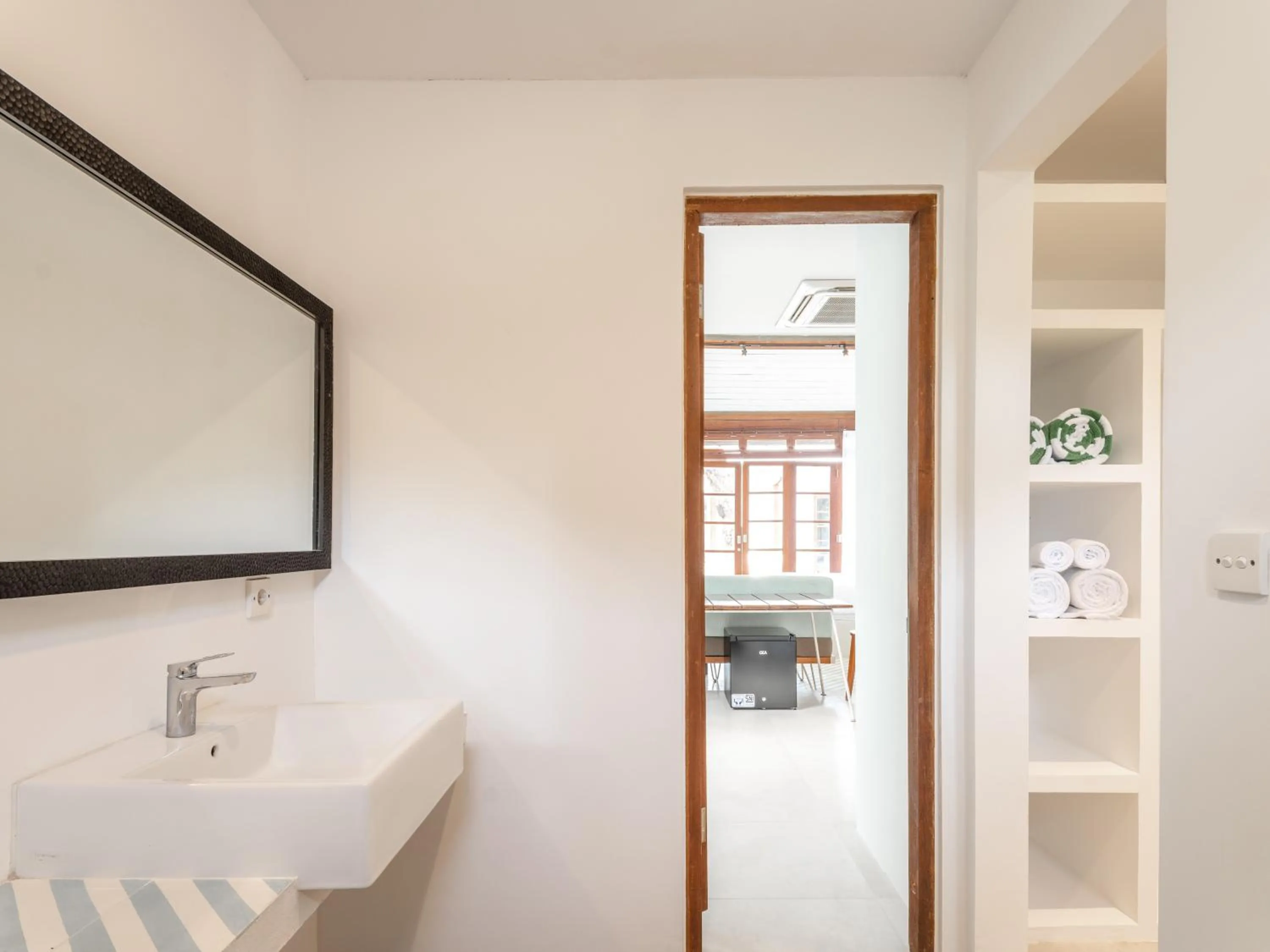 Bathroom, Bed in Batu Belig Living Apartment Seminyak