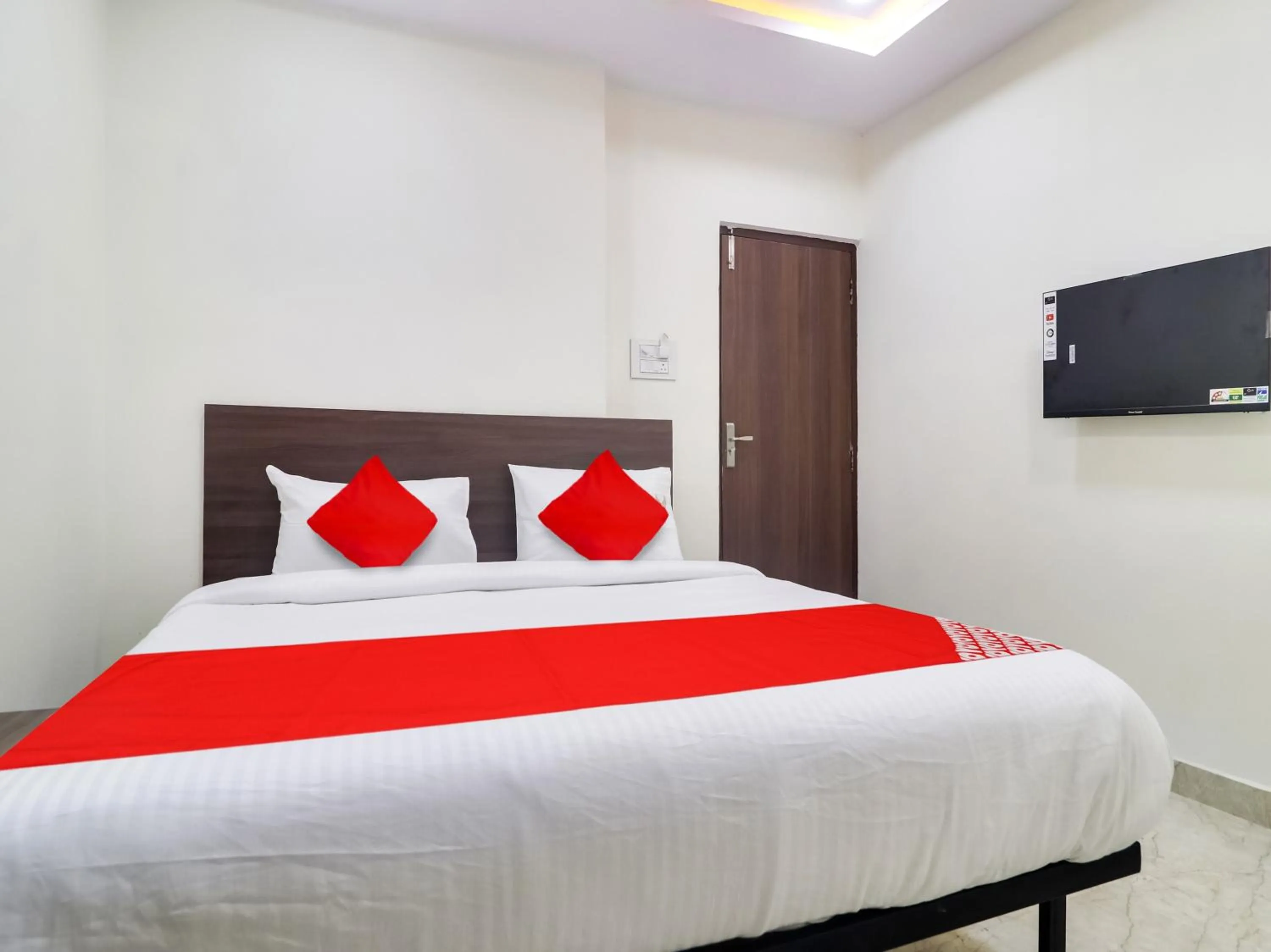 Bathroom, Bed in Super Hotel O RED STONE