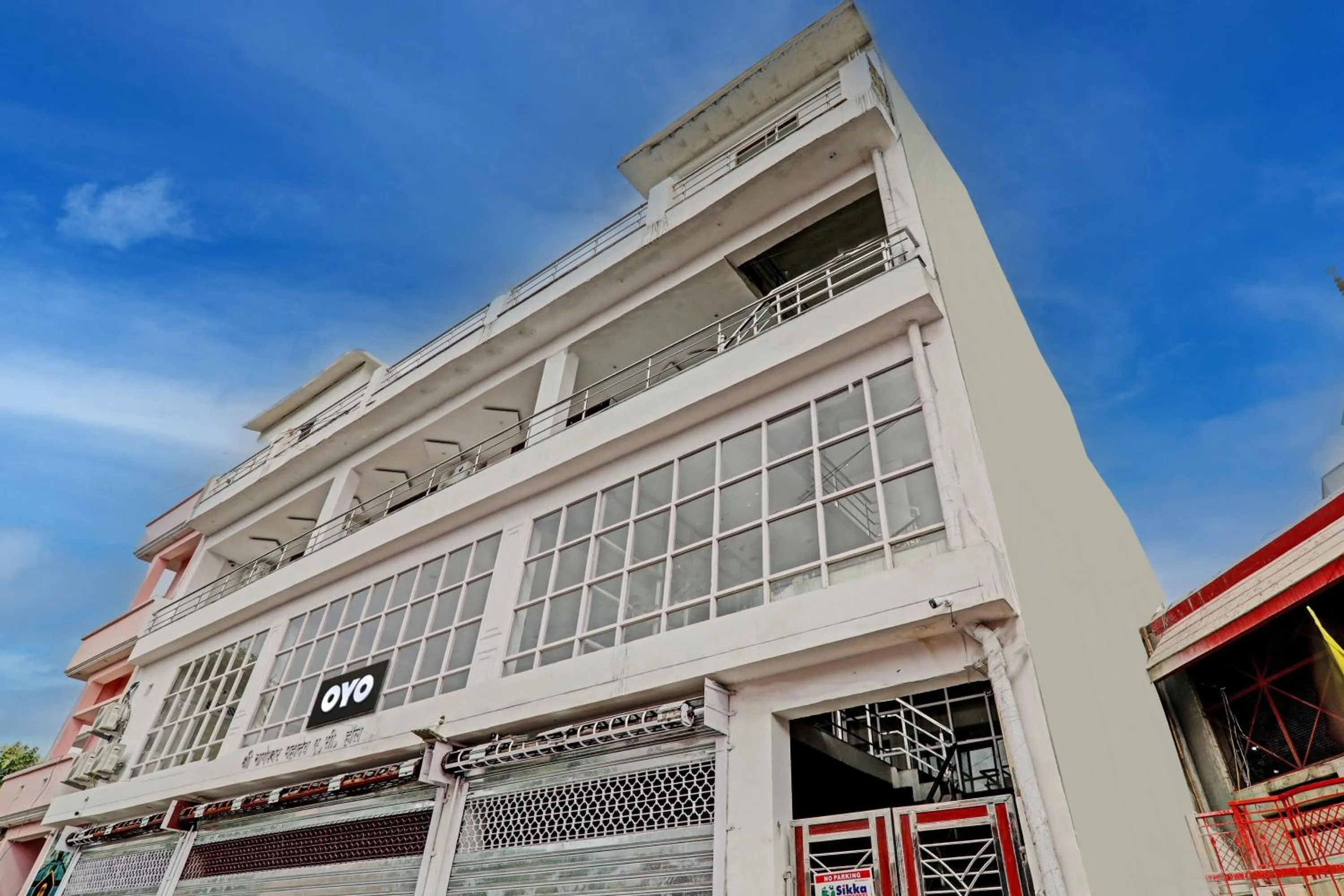 Facade/entrance in Hotel O Raghav & Banquet