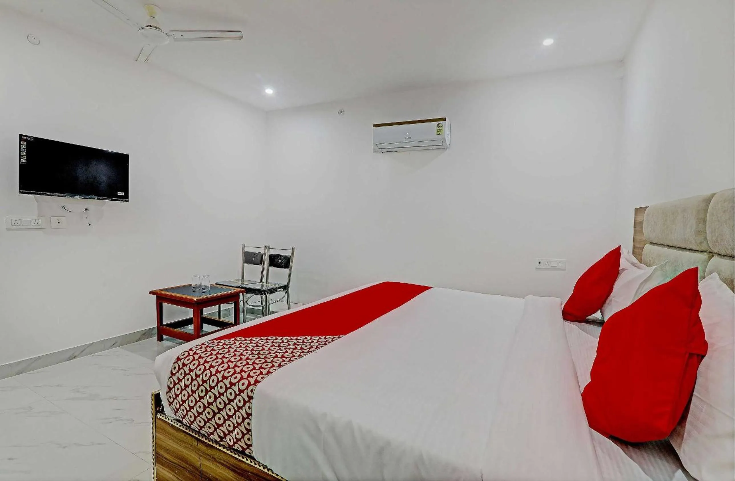 Bedroom, Bed in Hotel O Gabbar's