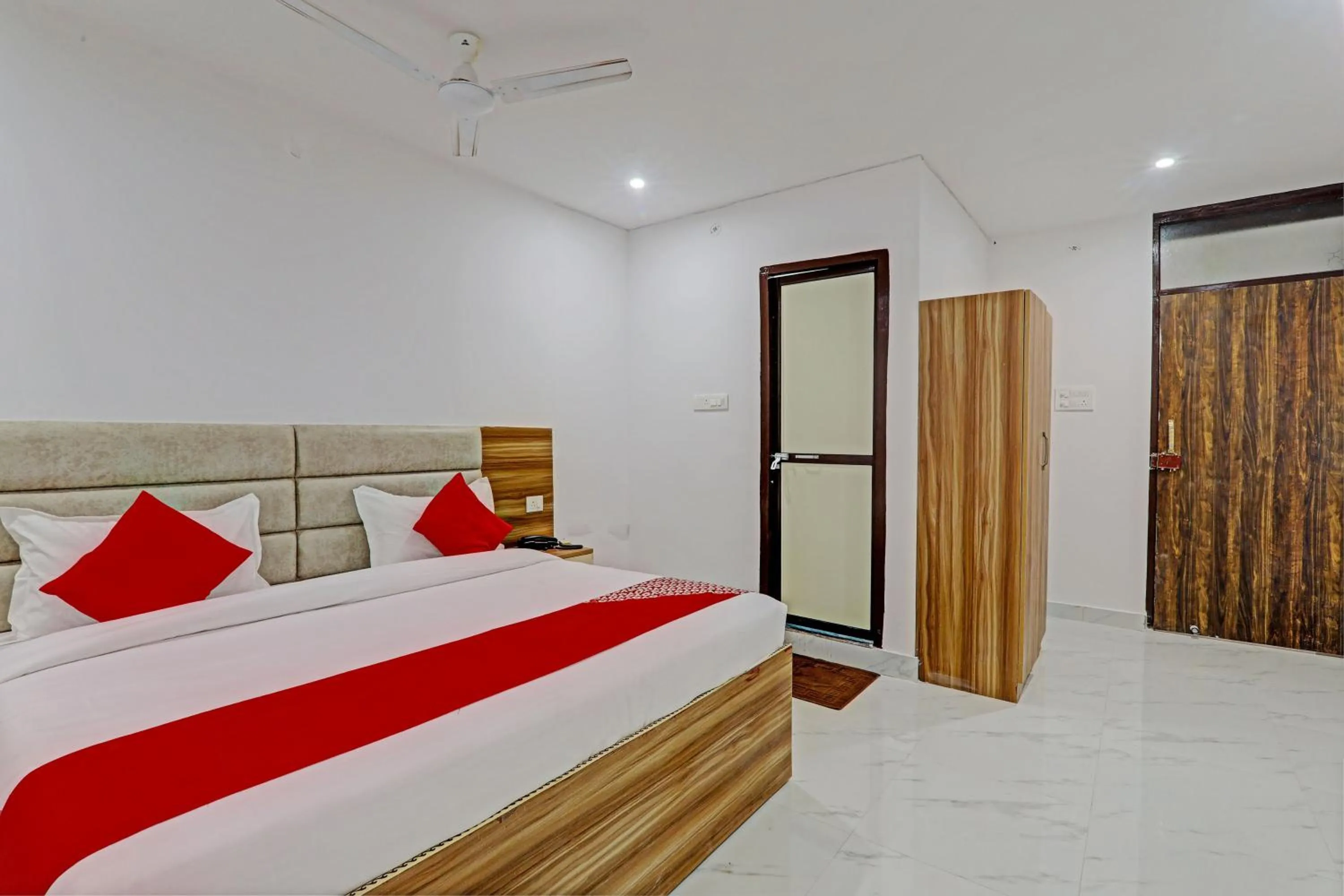 Bedroom, Bed in Hotel O Raghav & Banquet