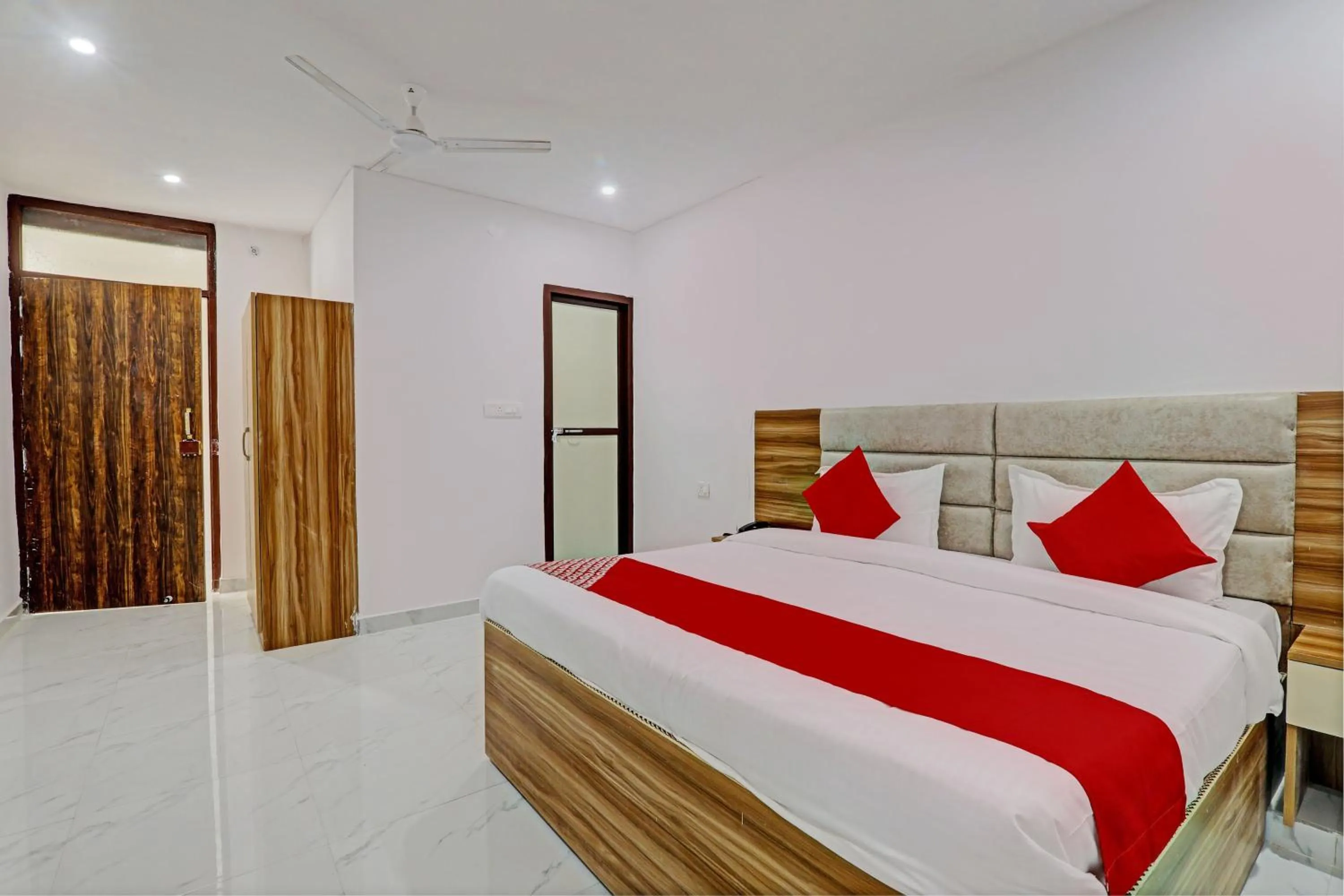 Bathroom, Bed in Hotel O Gabbar's