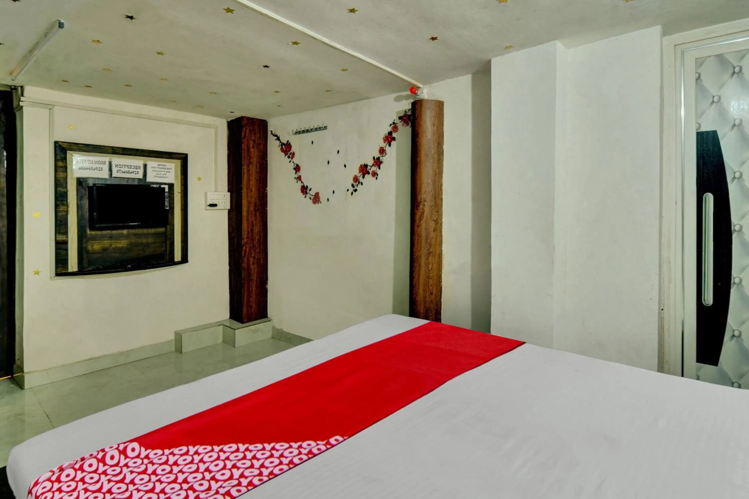 Bedroom in Hotel O Vaishali Garden