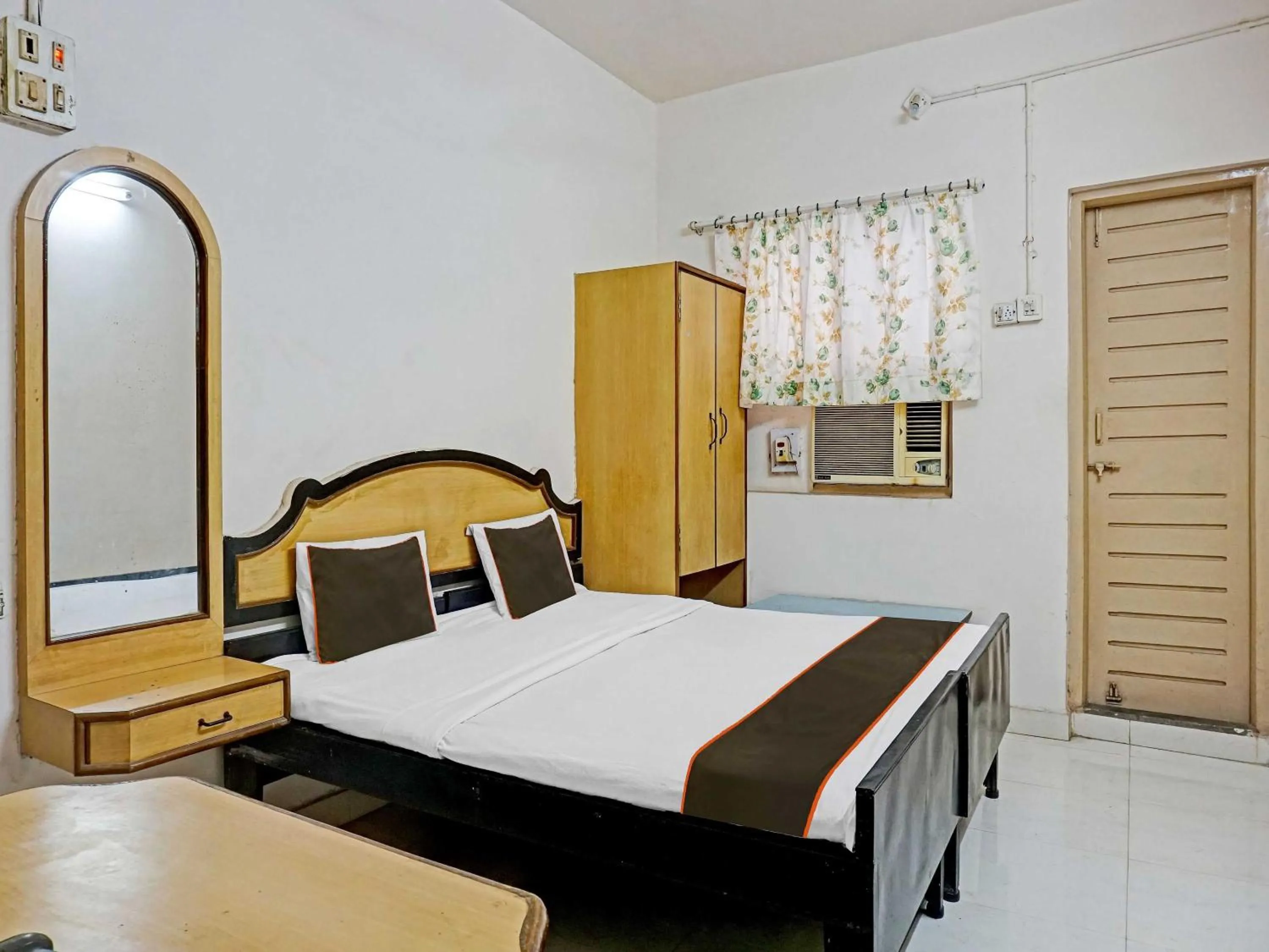 Bedroom in Hotel O Thakkar Lodge