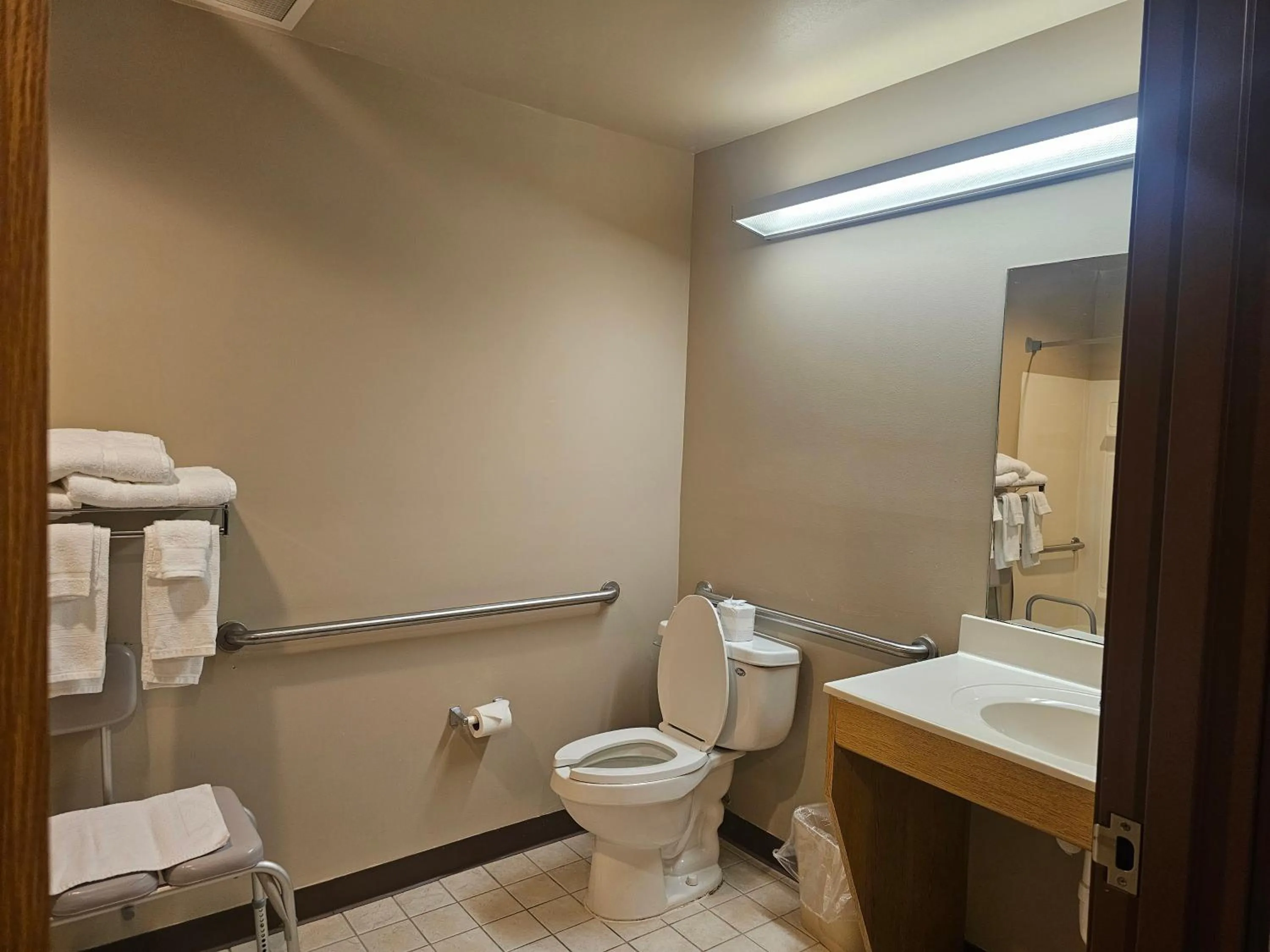 Super 8 by Wyndham Ava