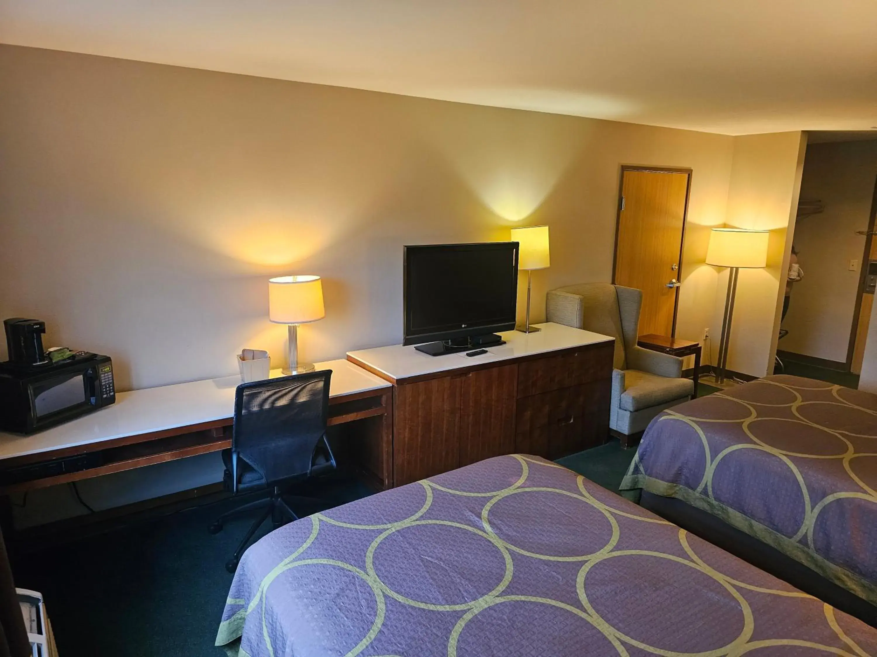 Bed in Super 8 by Wyndham Ava Bed in Super 8 by Wyndham Ava