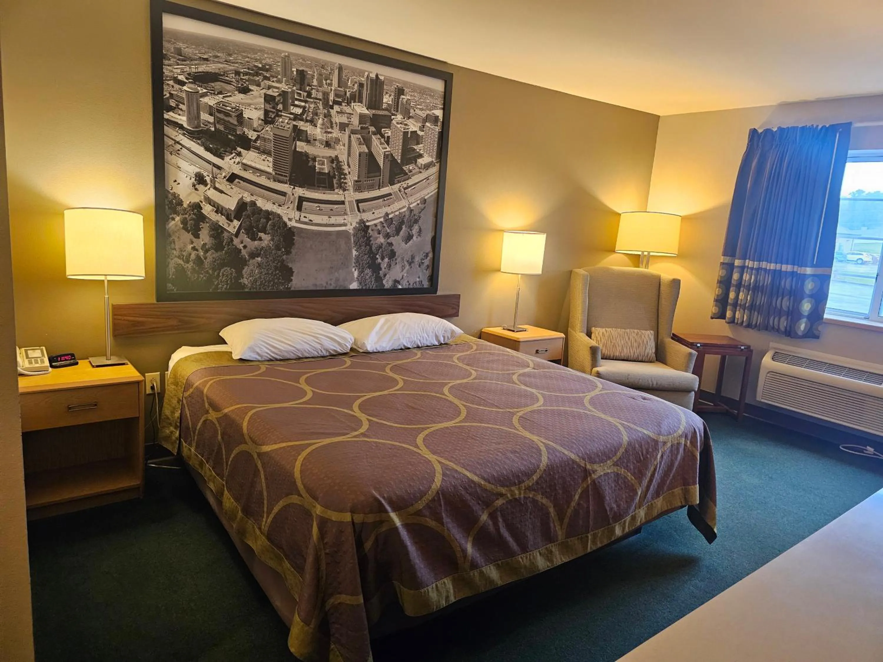 Bed in Super 8 by Wyndham Ava