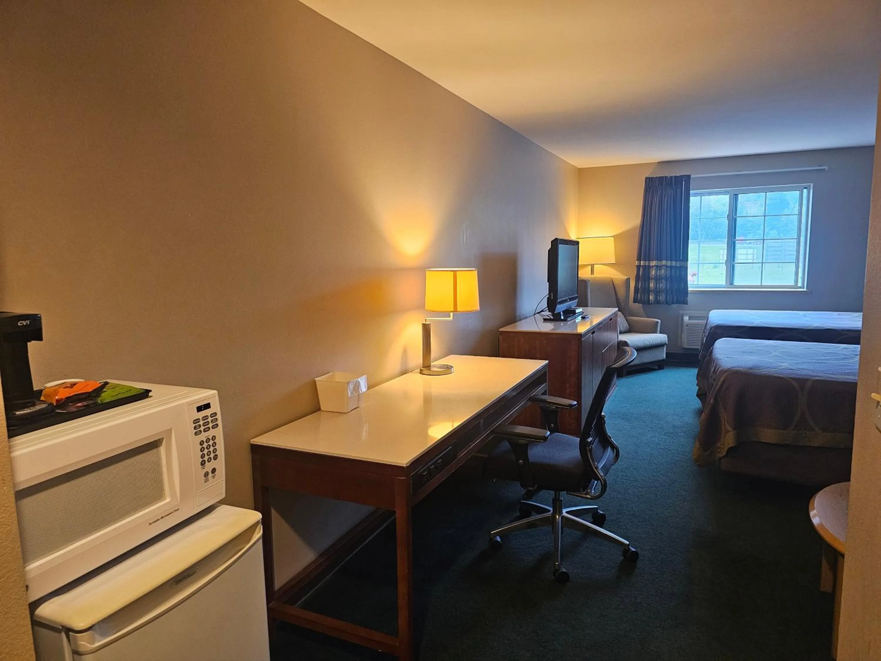 Super 8 by Wyndham Ava