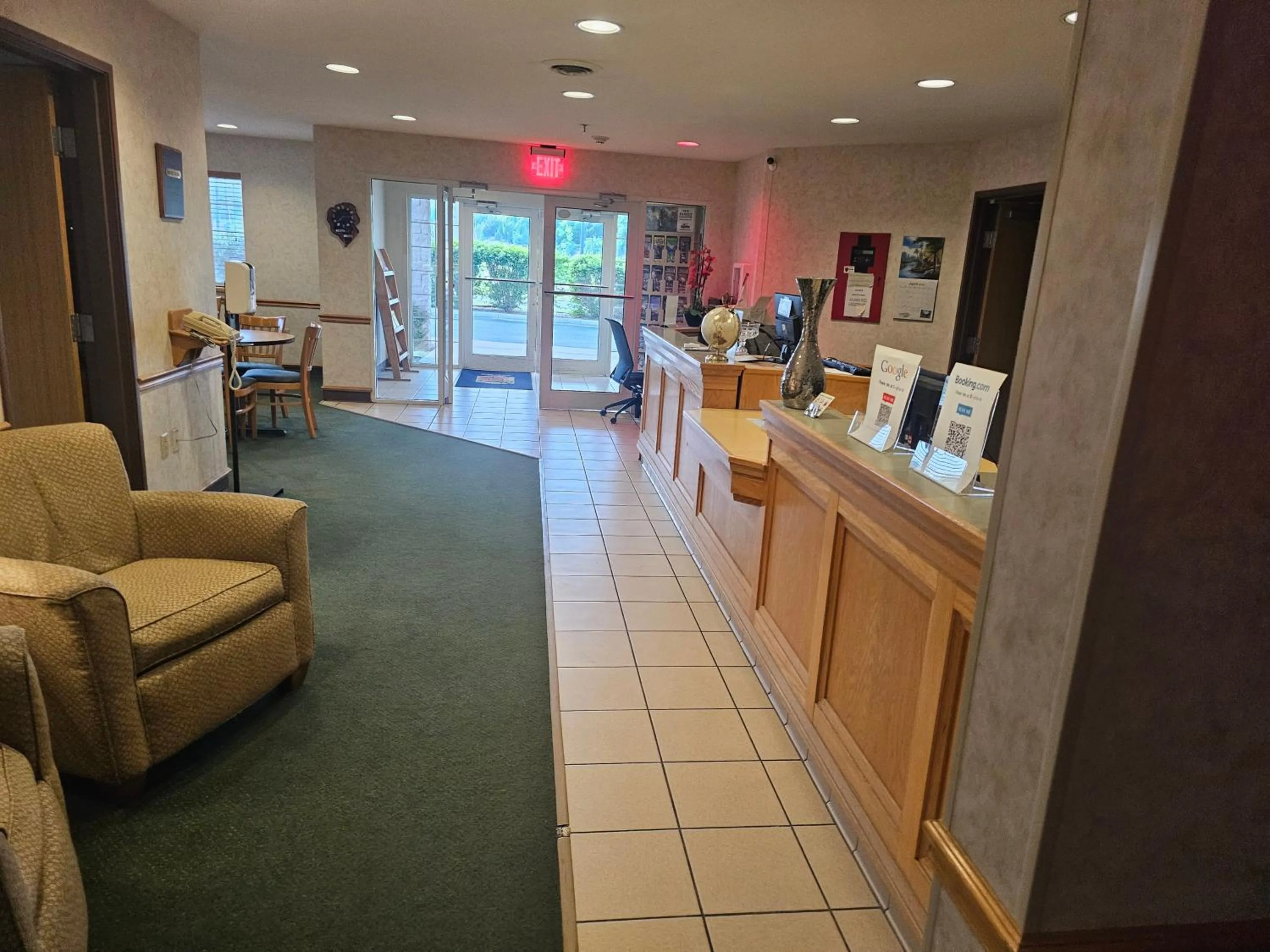 Super 8 by Wyndham Ava