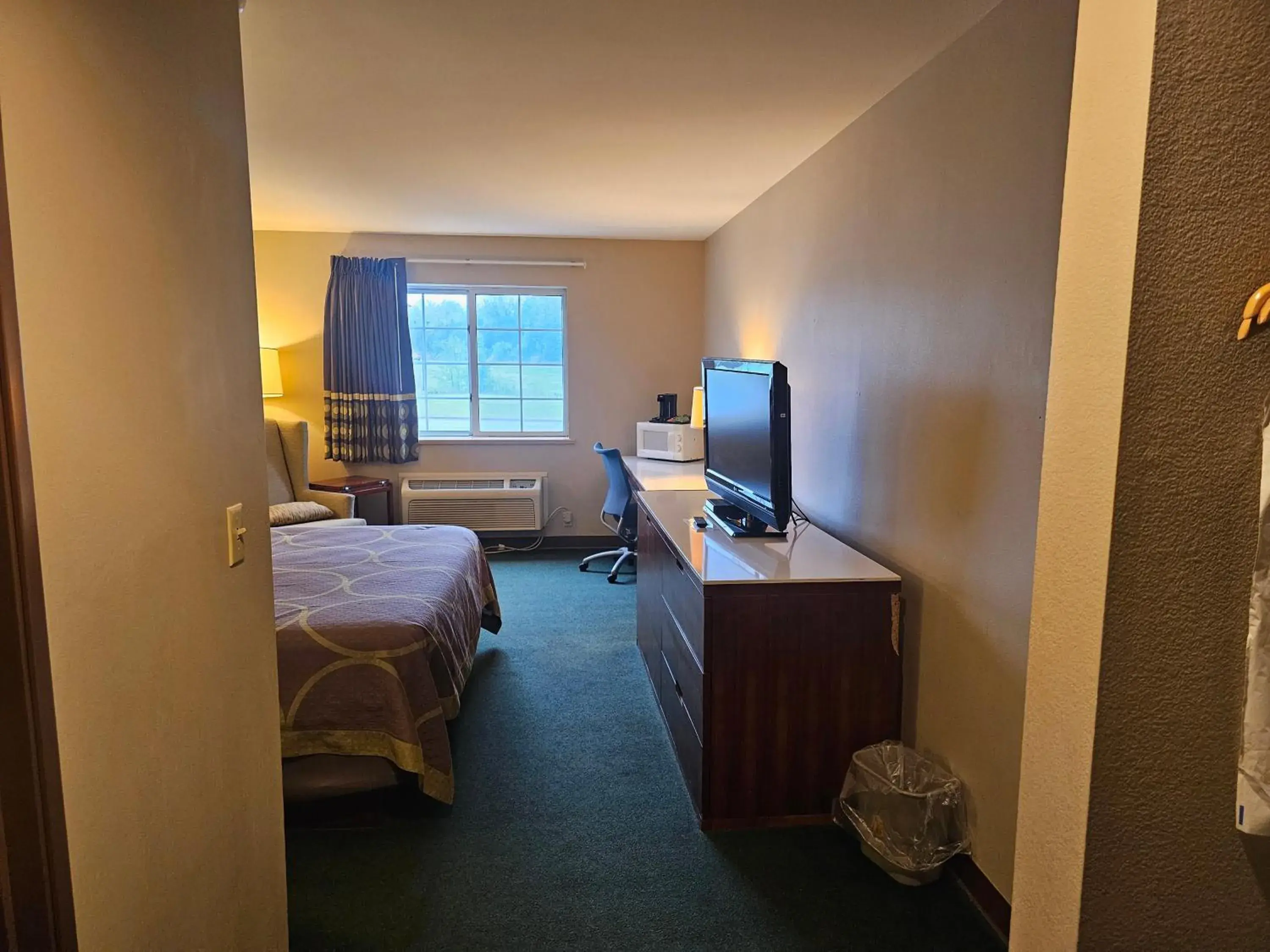 Bed in Super 8 by Wyndham Ava Bed in Super 8 by Wyndham Ava