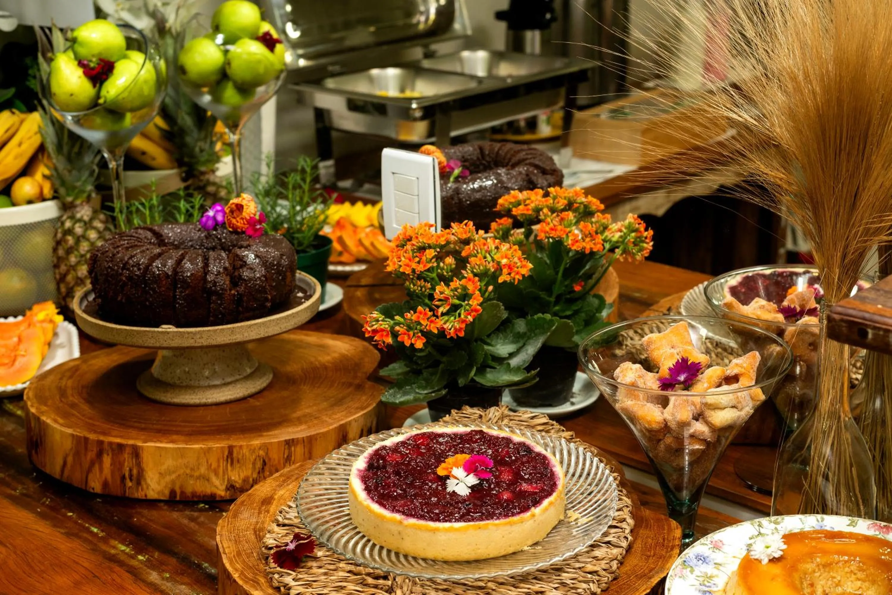 Buffet breakfast in Pousada Paraíso Tropical