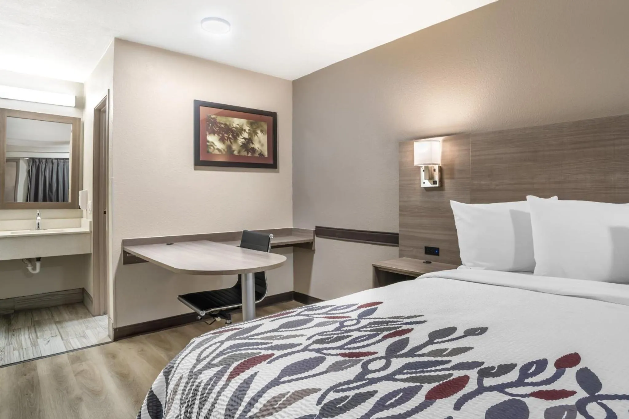 Bedroom, Bed in Red Roof Inn Greenville