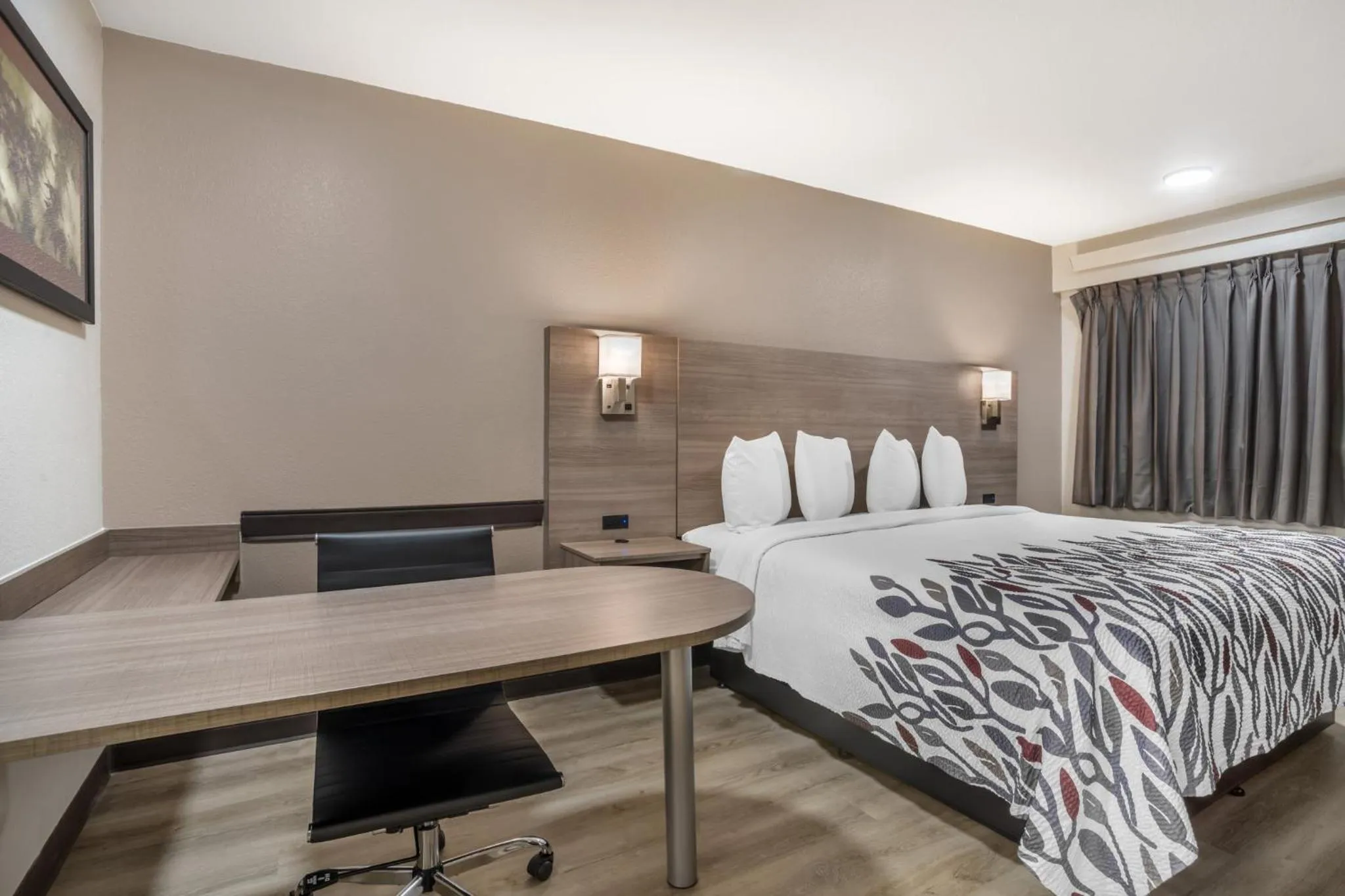 Bedroom, Bed in Red Roof Inn Greenville