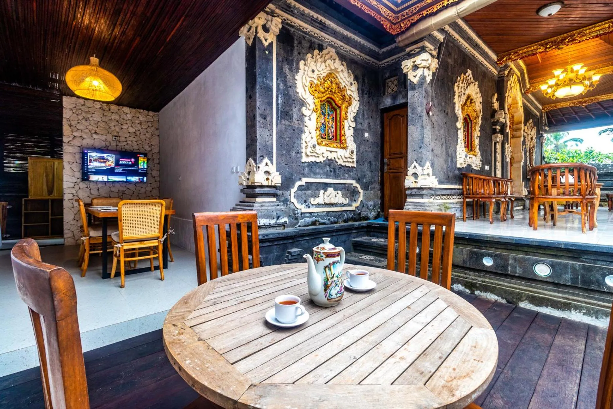 Communal lounge/ TV room in Alam Desa Homestay by AGATA