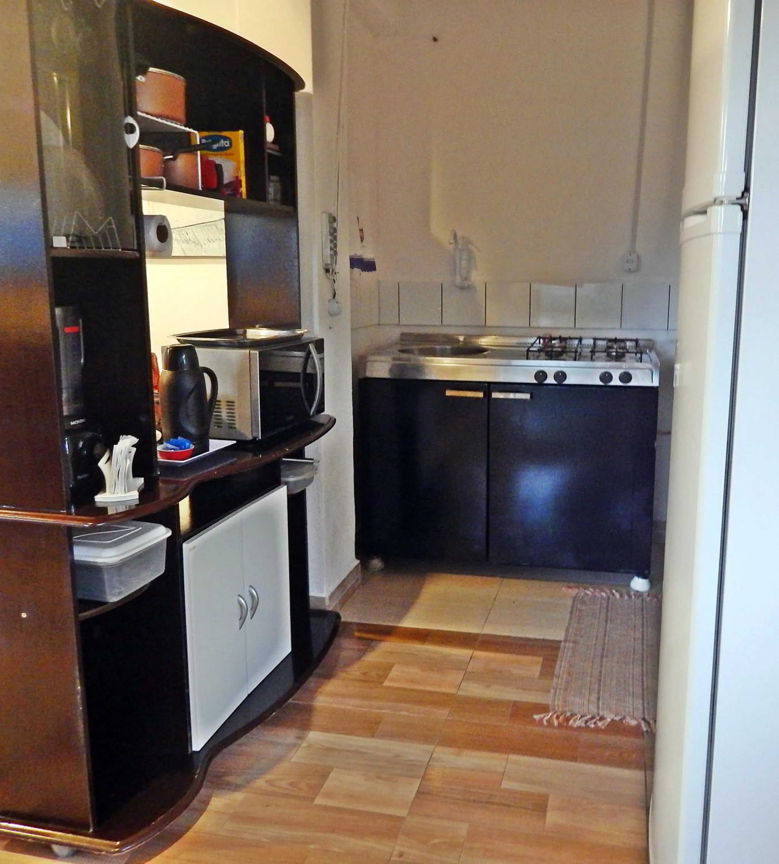 Kitchen or kitchenette in Chalés Van Gogh