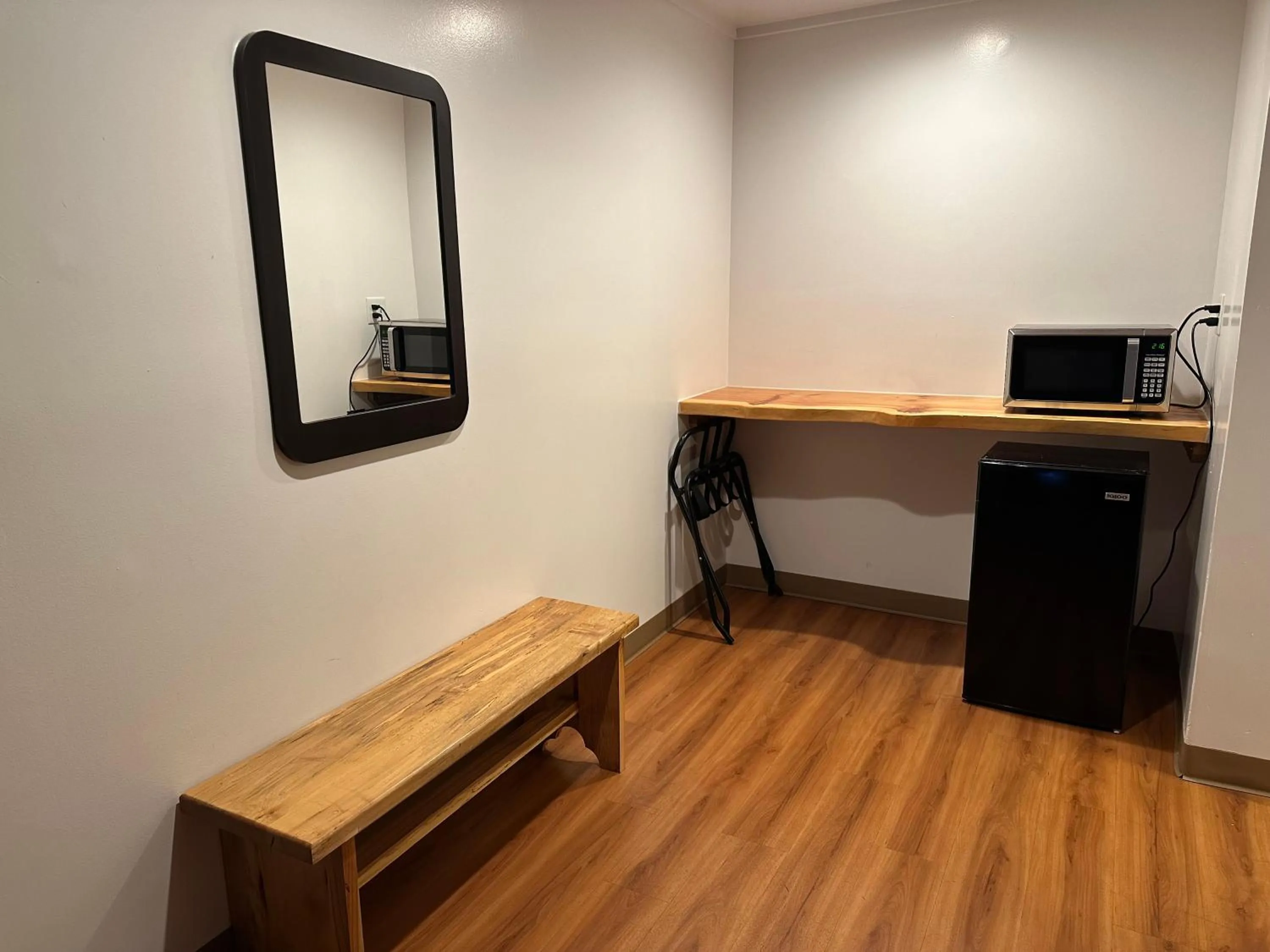 hair dresser in Motel 6 Sullivan MO