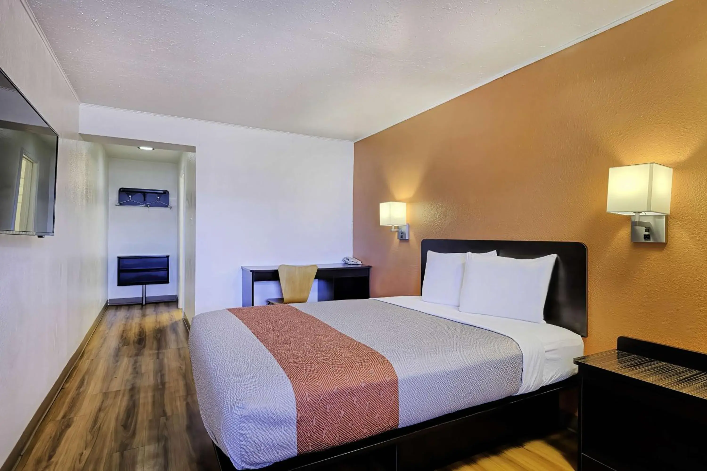 Bedroom, Bed in Motel 6 Sullivan MO Bedroom, Bed in Motel 6 Sullivan MO