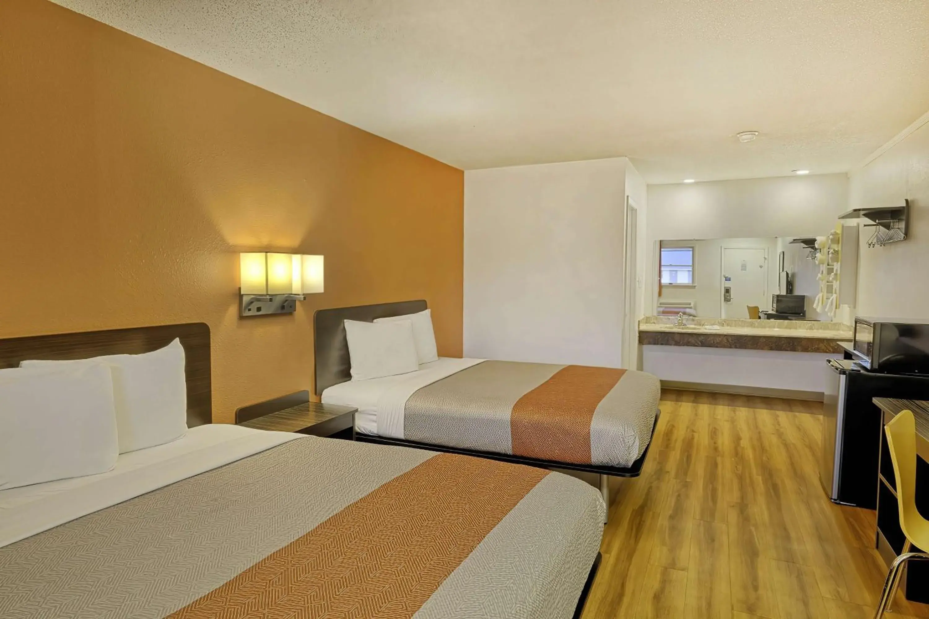 Bedroom, Bed in Motel 6 Sullivan MO Bedroom, Bed in Motel 6 Sullivan MO