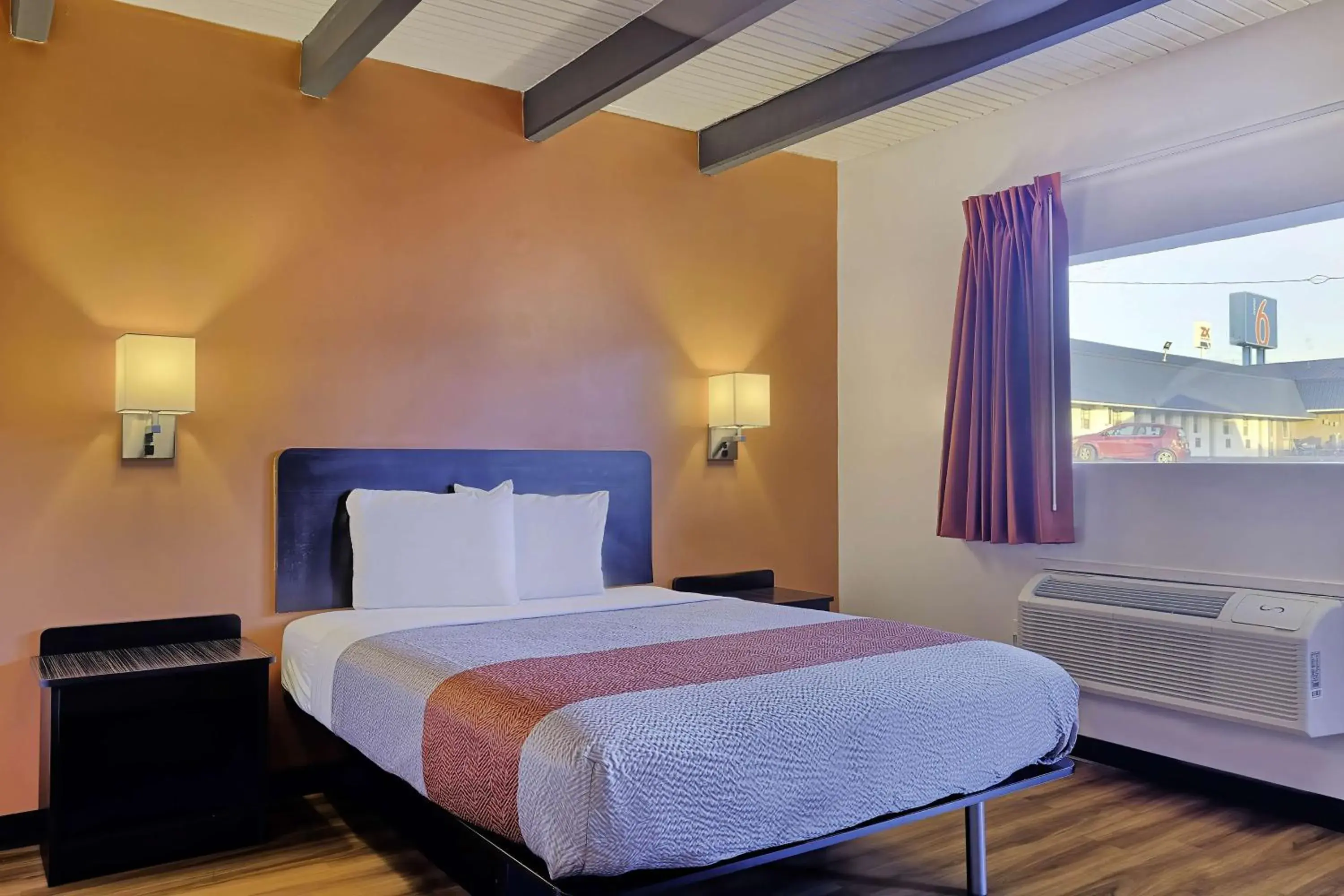 Bedroom, Bed in Motel 6 Sullivan MO Bedroom, Bed in Motel 6 Sullivan MO