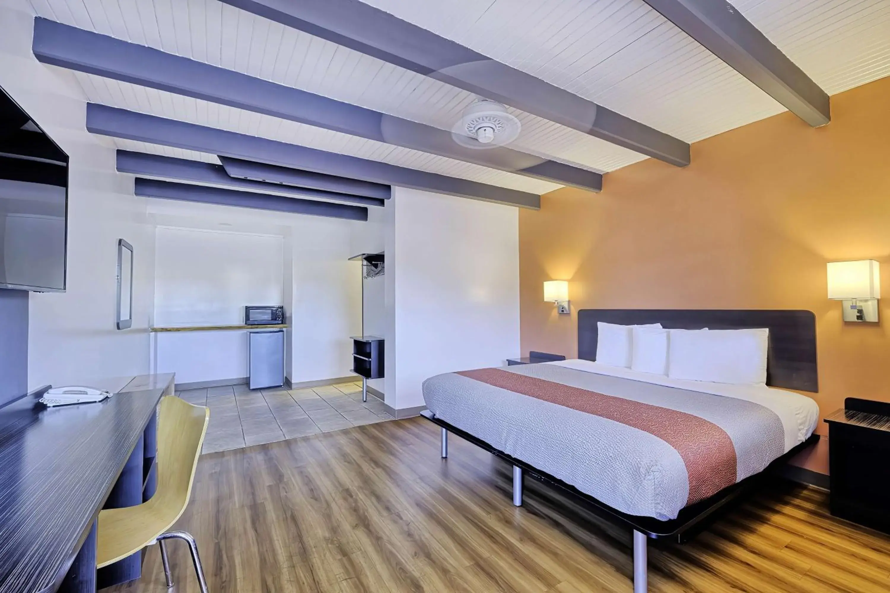 Bedroom, Bed in Motel 6 Sullivan MO Bedroom, Bed in Motel 6 Sullivan MO