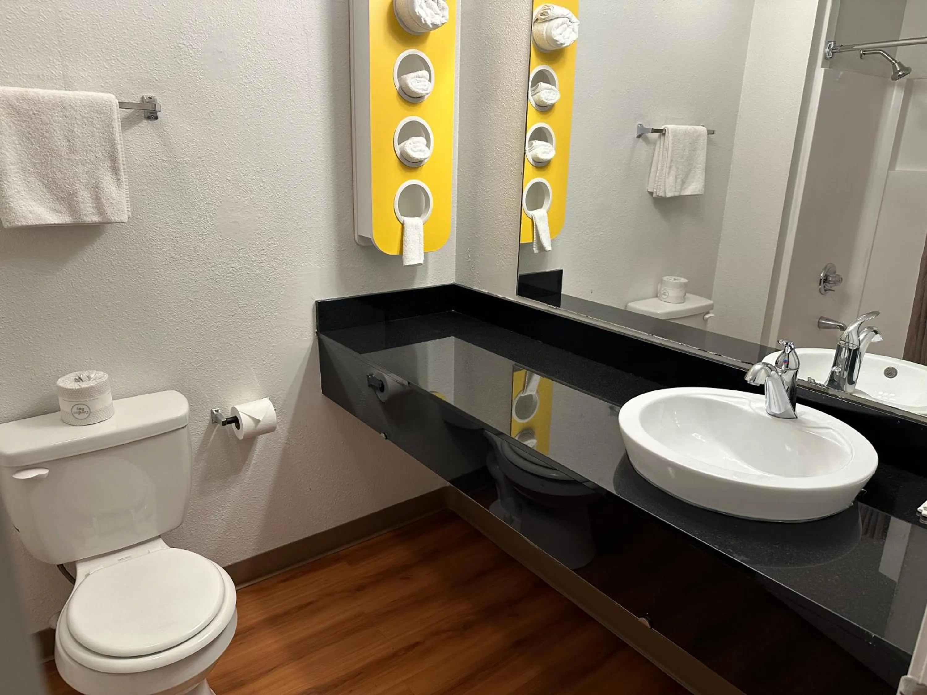 Toilet in Motel 6 Sullivan MO