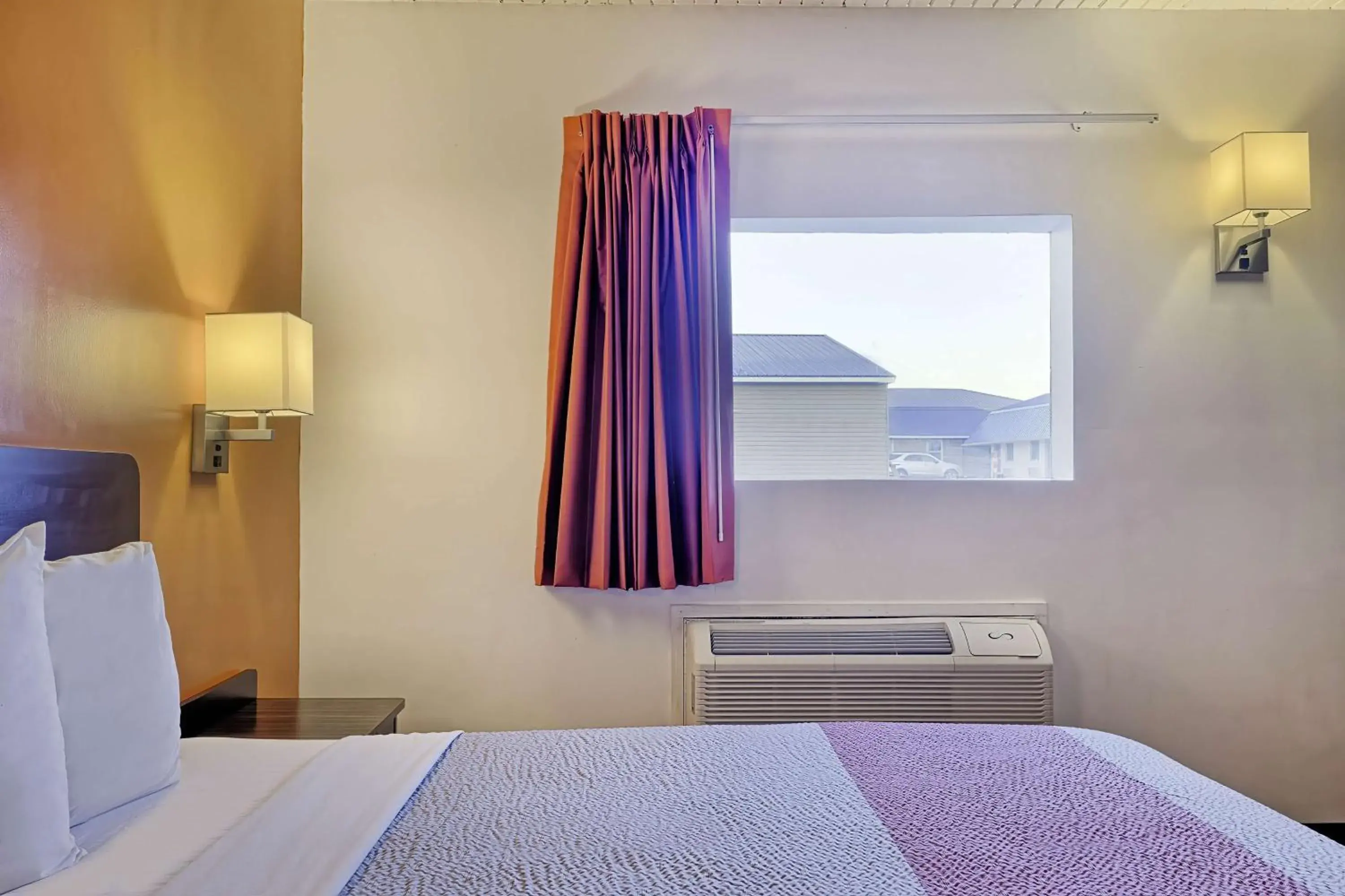 Bedroom, Bed in Motel 6 Sullivan MO Bedroom, Bed in Motel 6 Sullivan MO