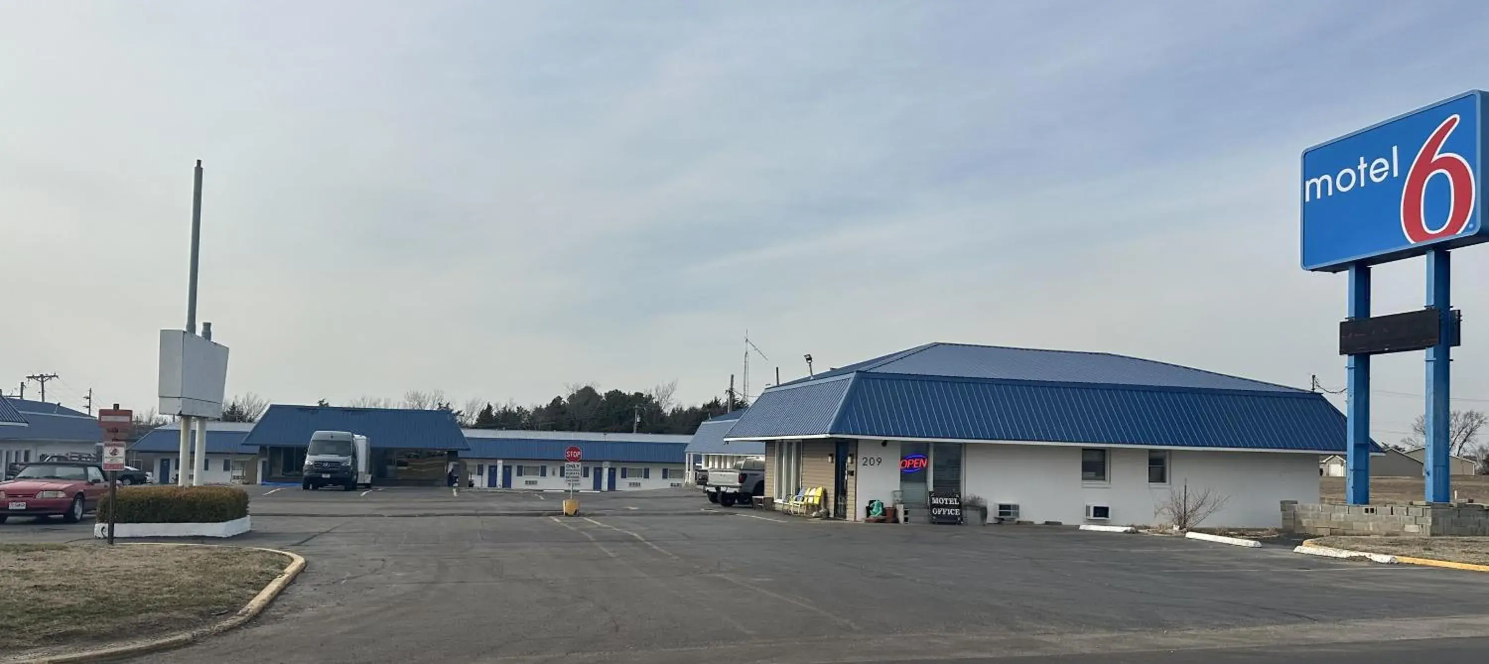 Property building in Motel 6 Sullivan MO Property building in Motel 6 Sullivan MO