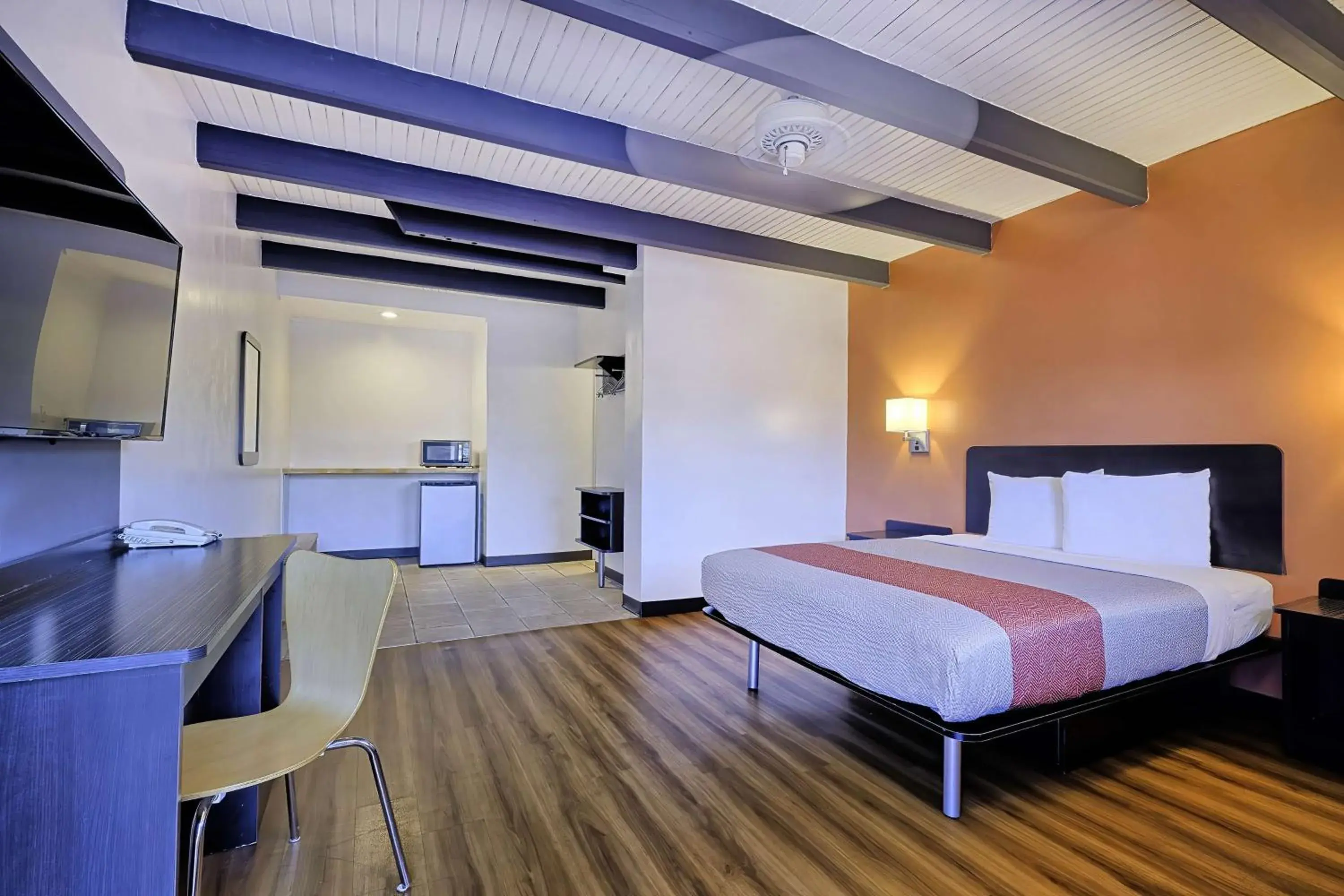 Bedroom, Bed in Motel 6 Sullivan MO Bedroom, Bed in Motel 6 Sullivan MO