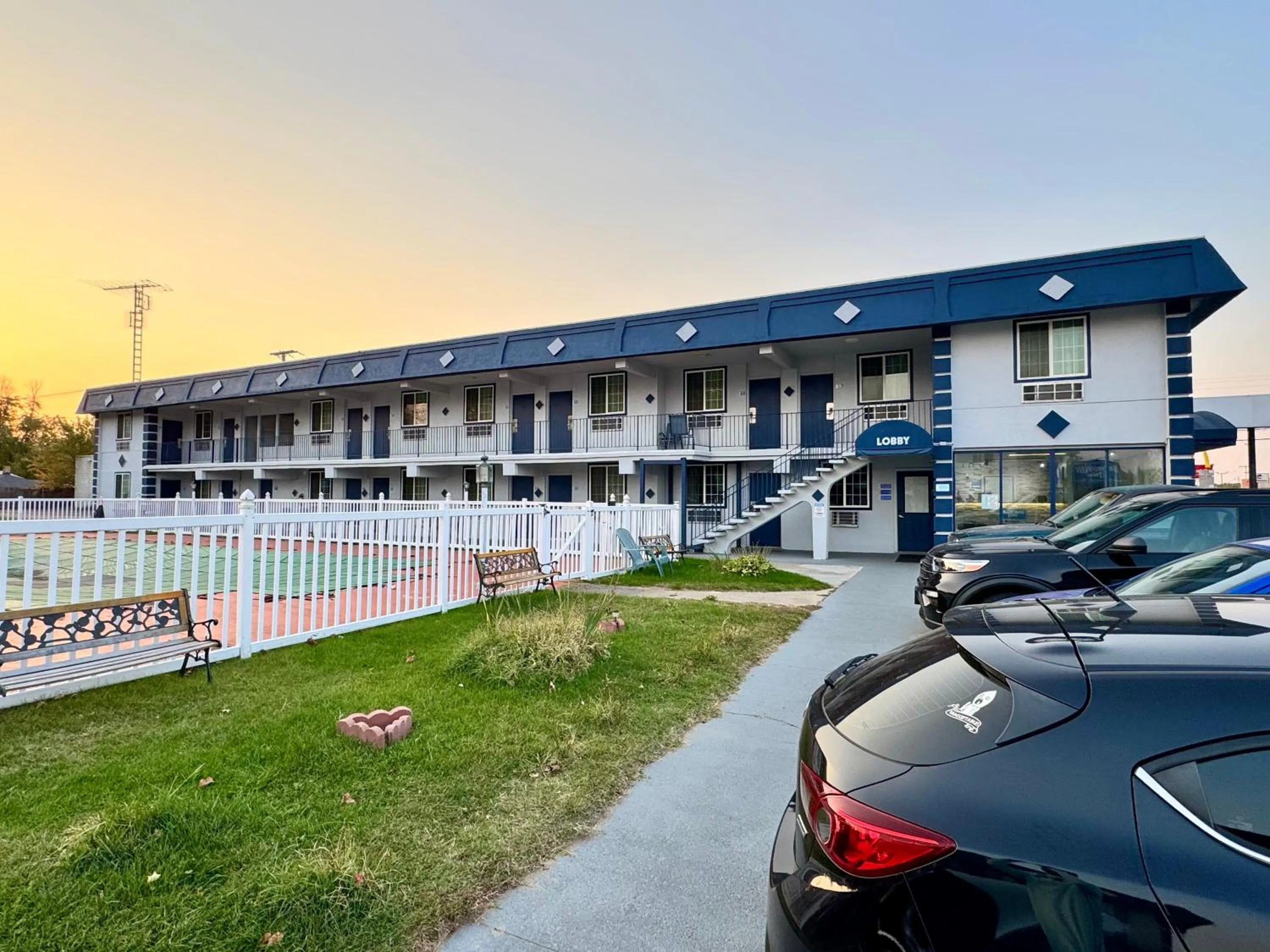 Property building in Rodeway inn St Joseph