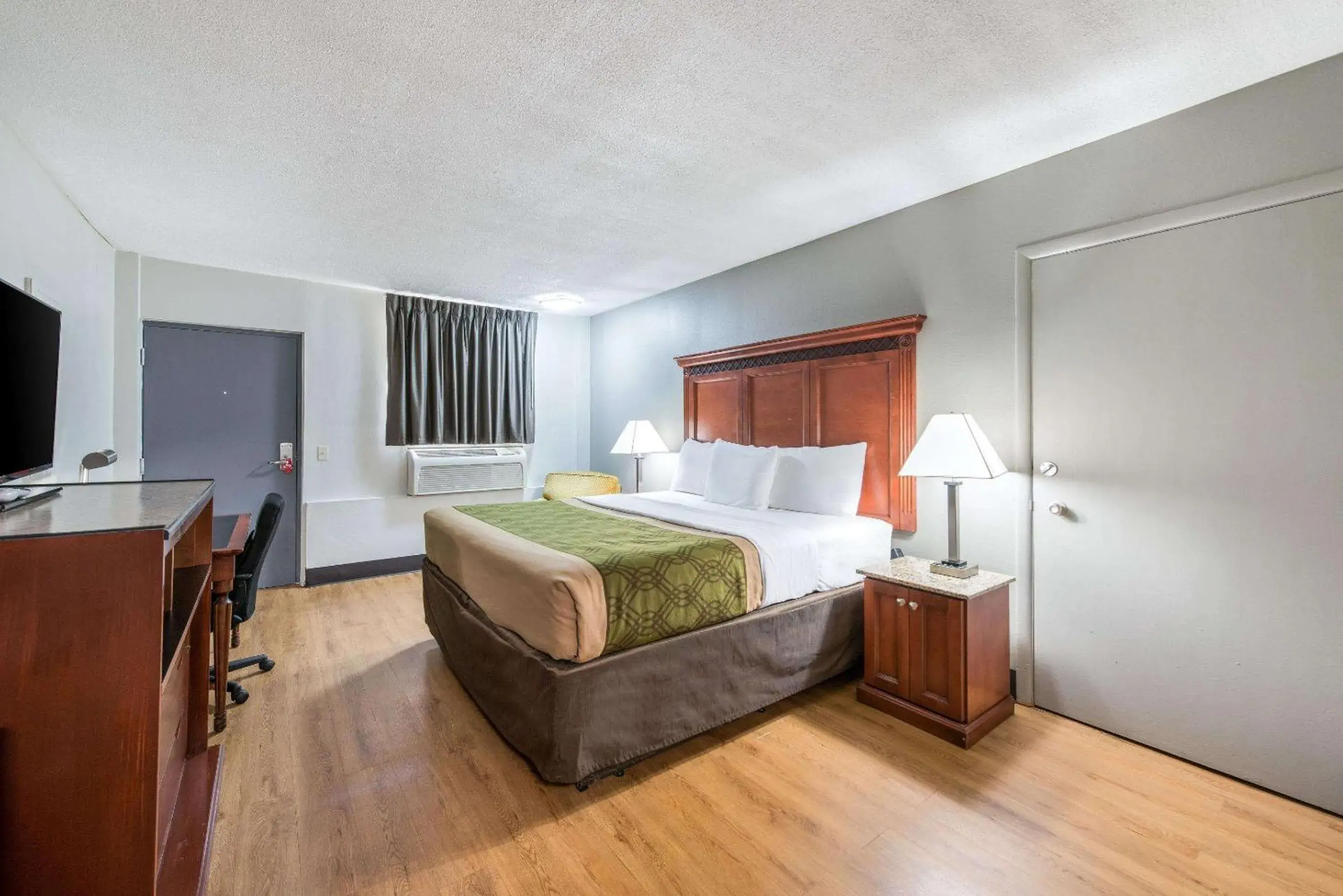 Photo of the whole room, Bed in Rodeway inn St Joseph Photo of the whole room, Bed in Rodeway inn St Joseph