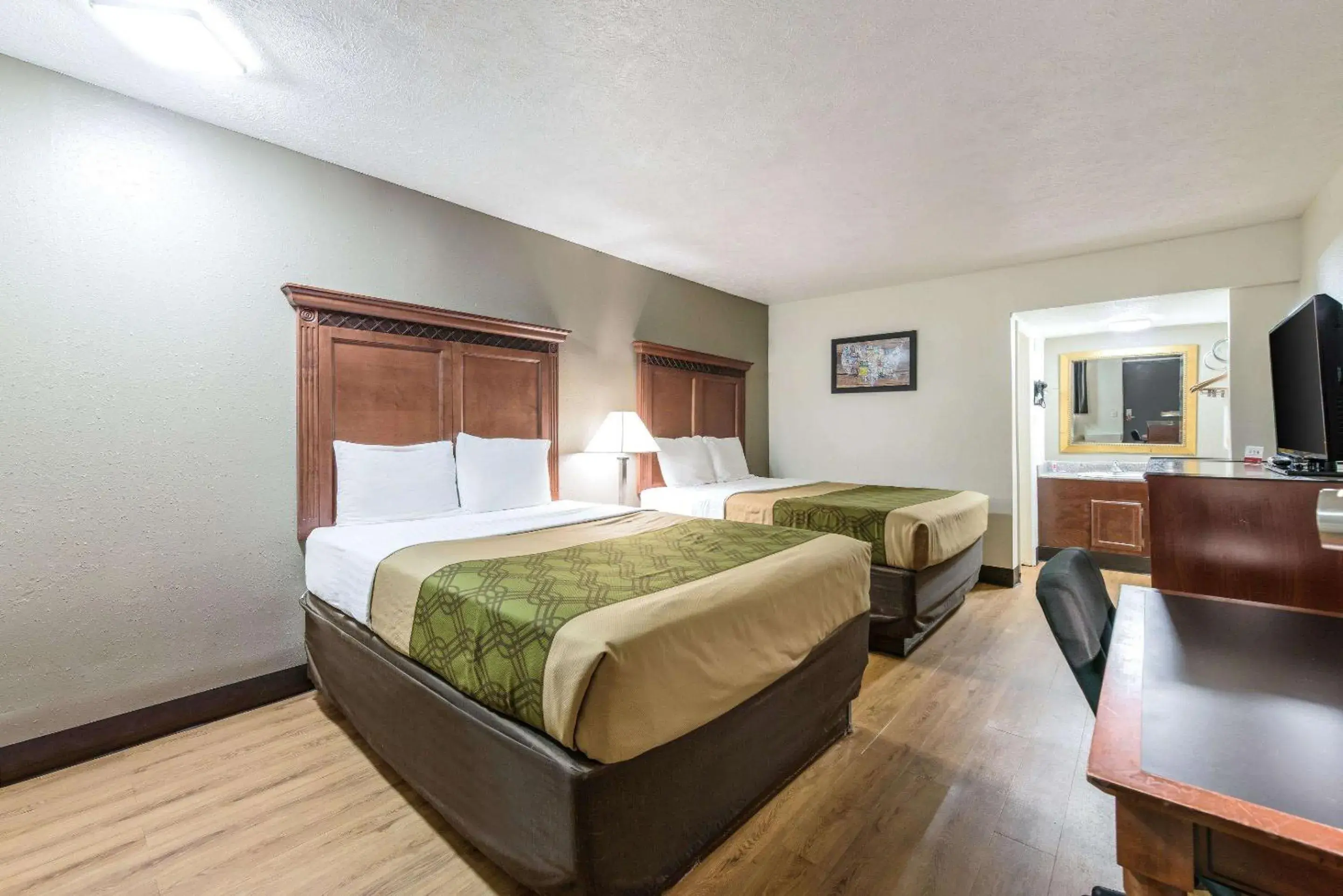 Photo of the whole room, Bed in Rodeway inn St Joseph Photo of the whole room, Bed in Rodeway inn St Joseph