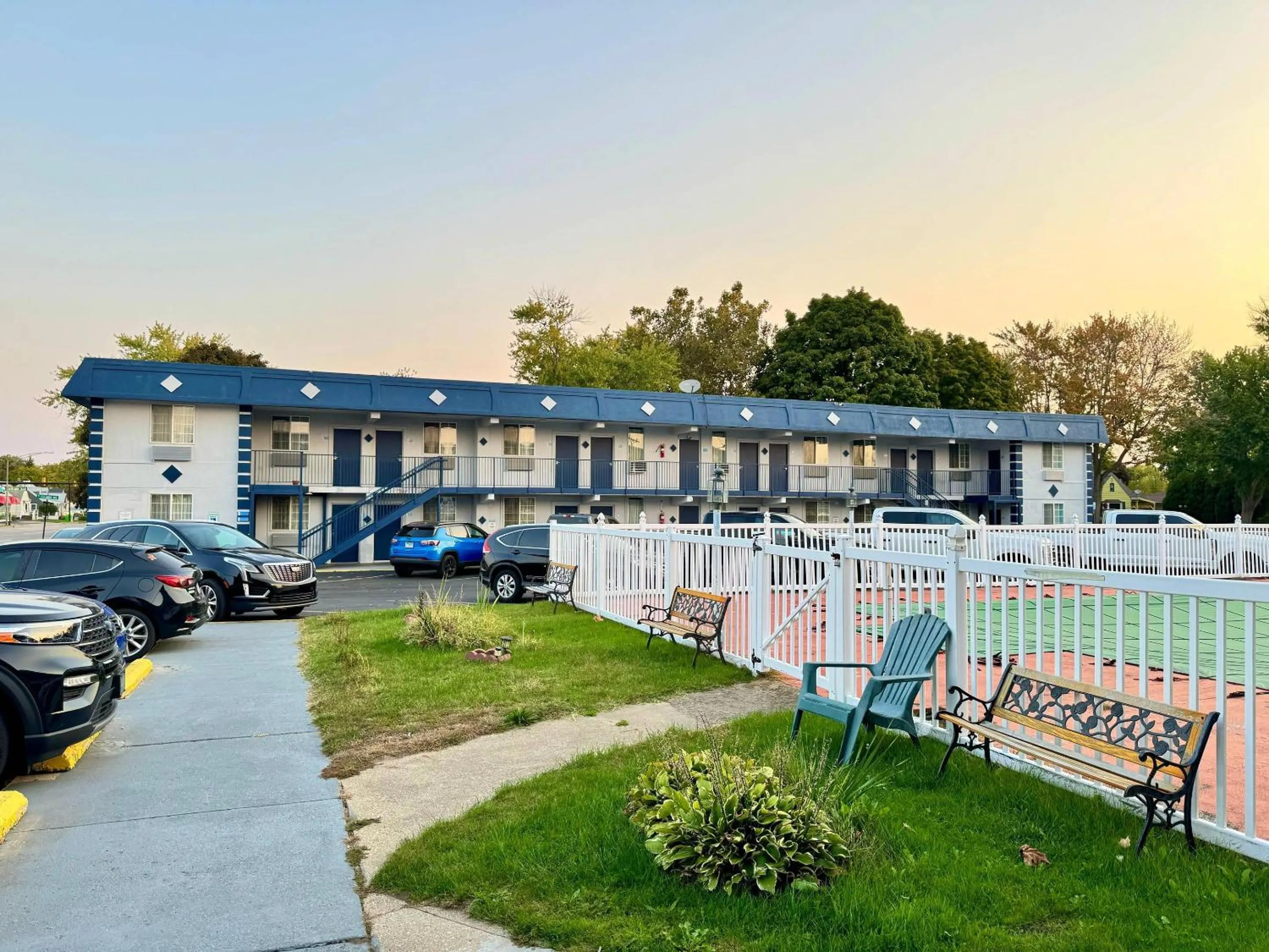 Property building in Rodeway Inn St Joseph