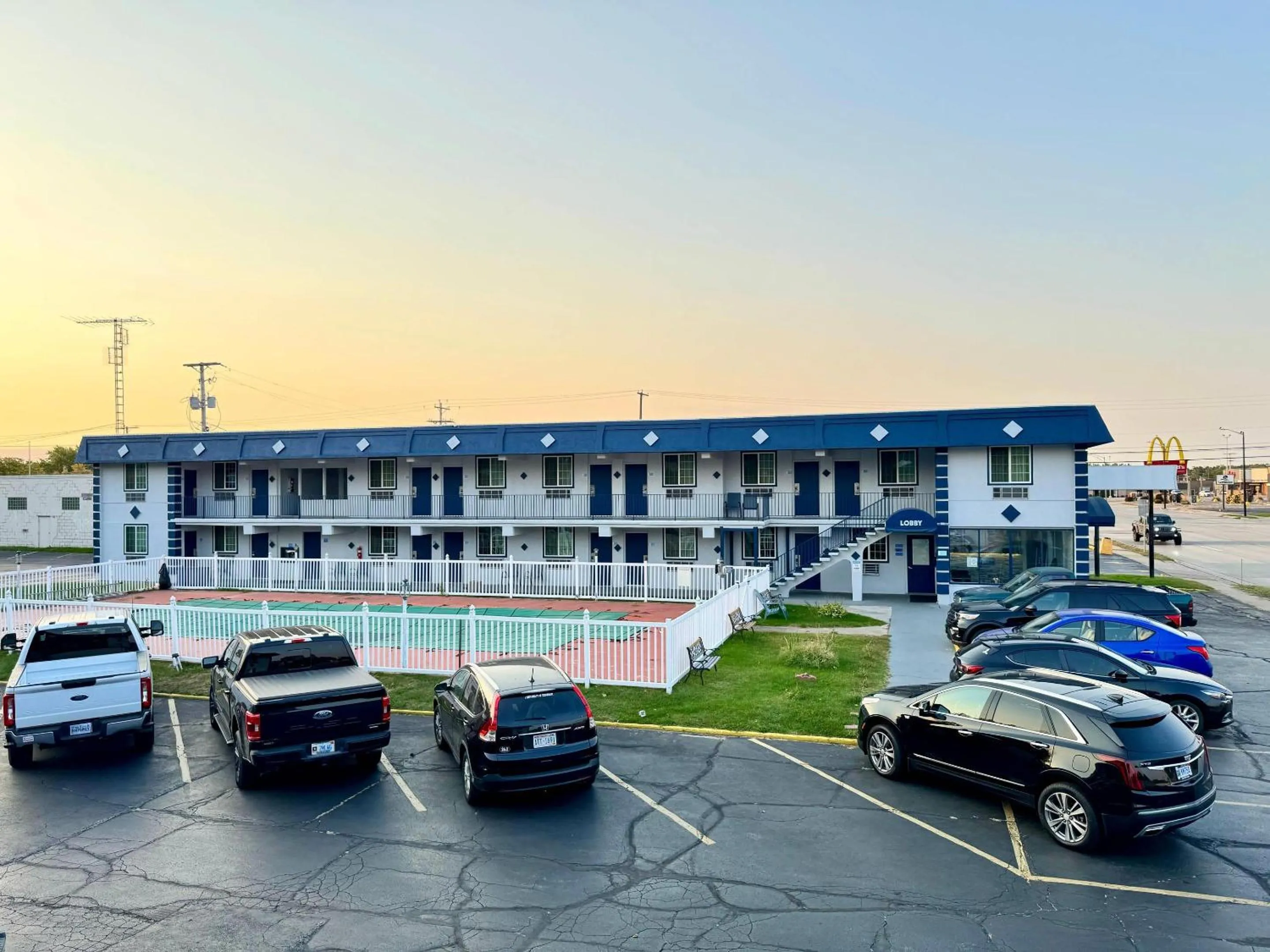 Property building in Rodeway Inn St Joseph