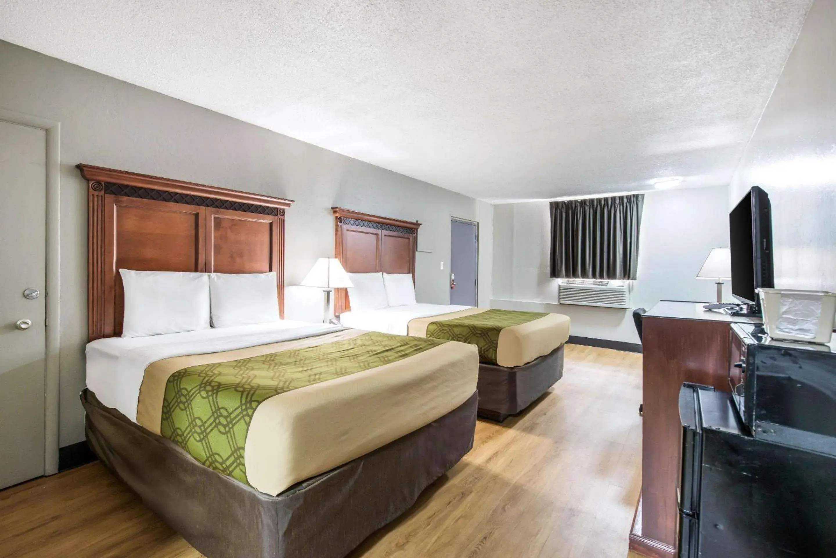 Photo of the whole room, Bed in Rodeway inn St Joseph Photo of the whole room, Bed in Rodeway inn St Joseph