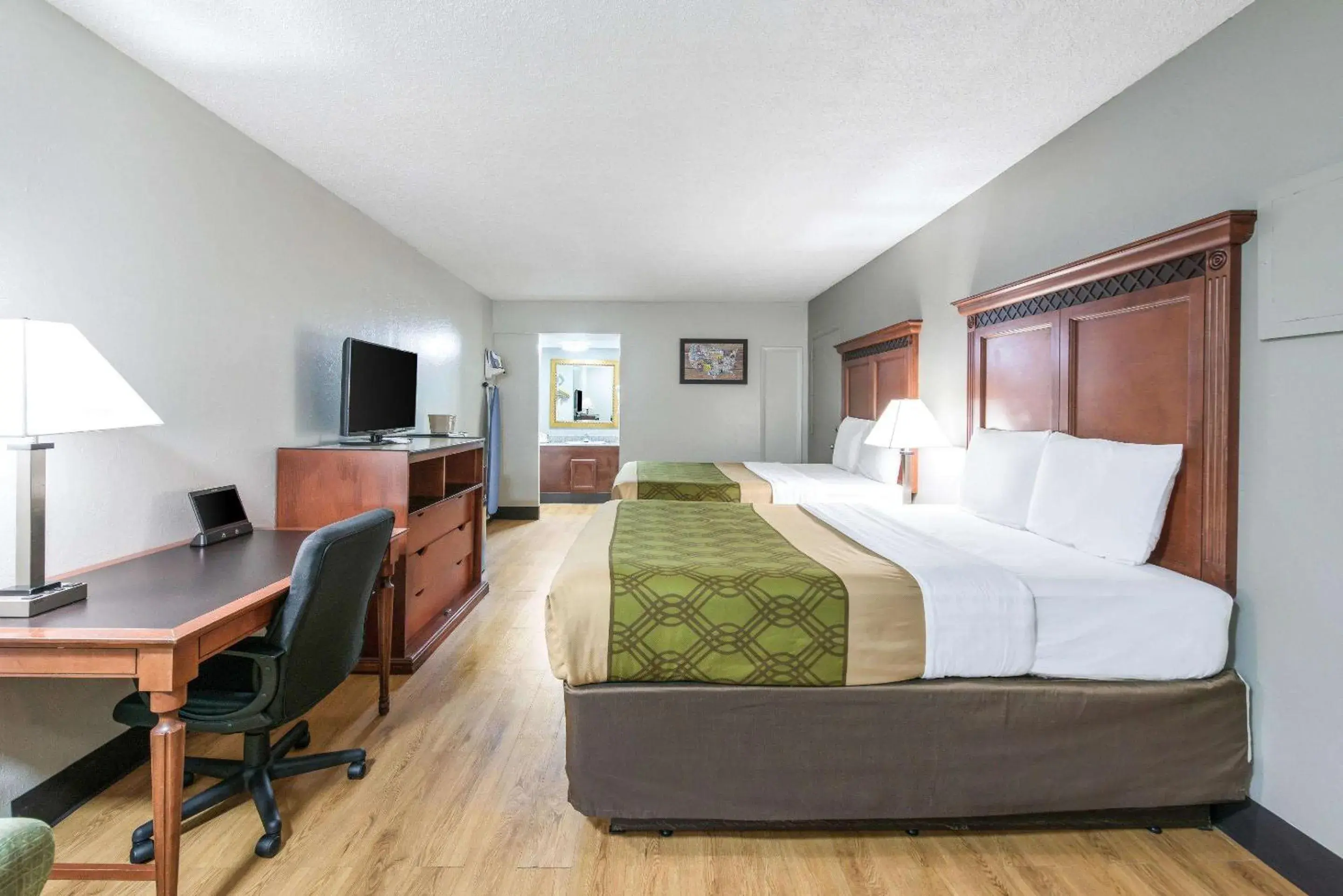 Photo of the whole room, Bed in Rodeway inn St Joseph Photo of the whole room, Bed in Rodeway inn St Joseph