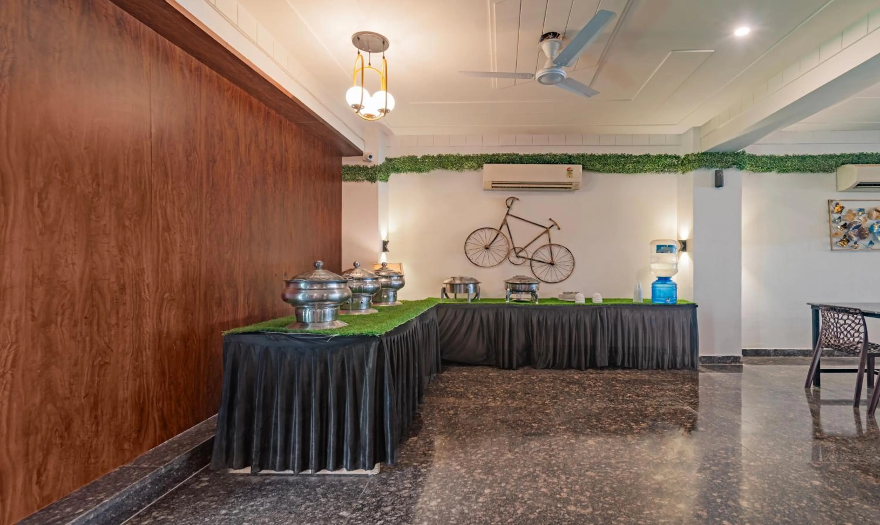 Breakfast, Banquet Facilities in Treebo Trend Mr J - Sec 51