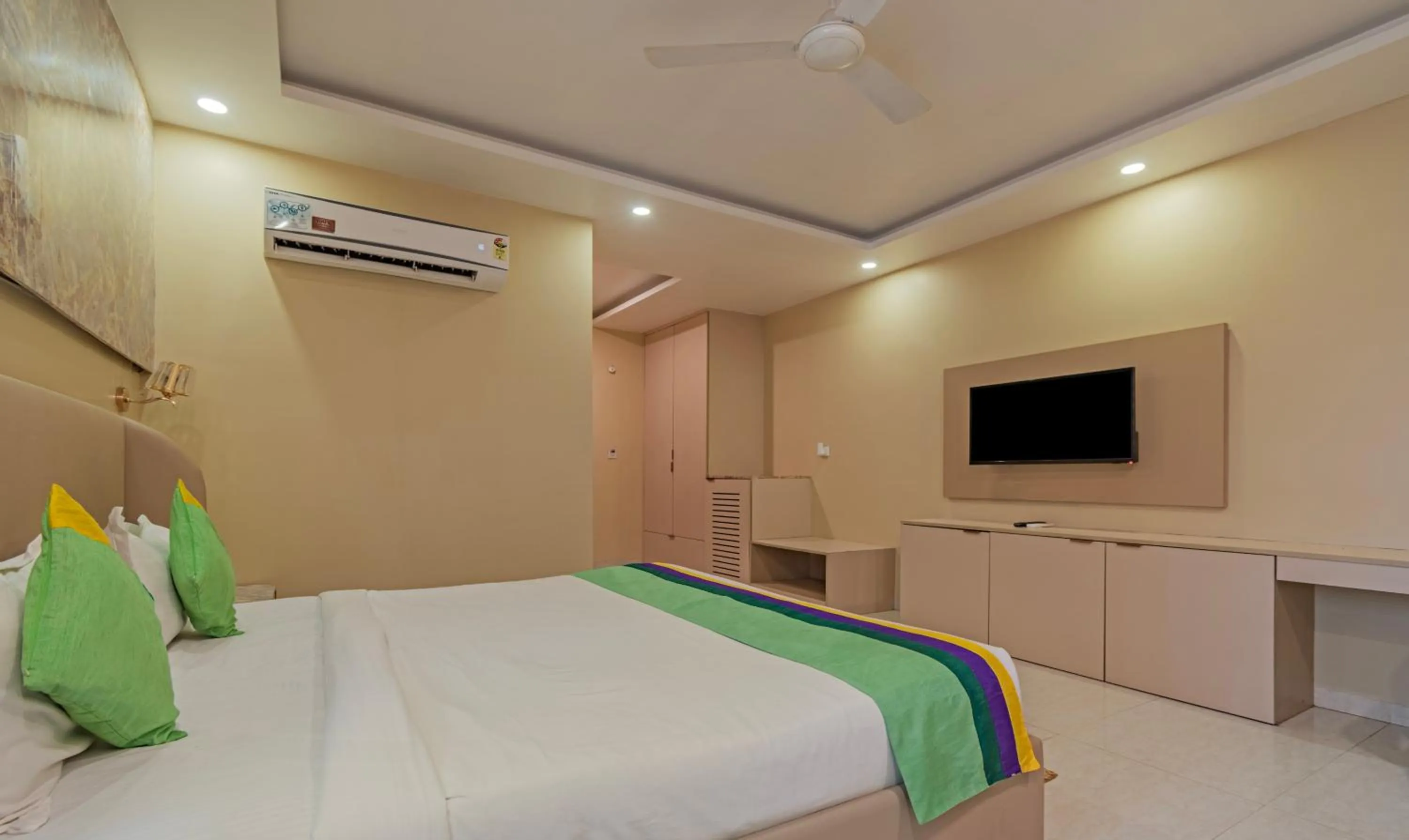 Bed, TV/Entertainment Center in Treebo Trend Mr J - Sec 51