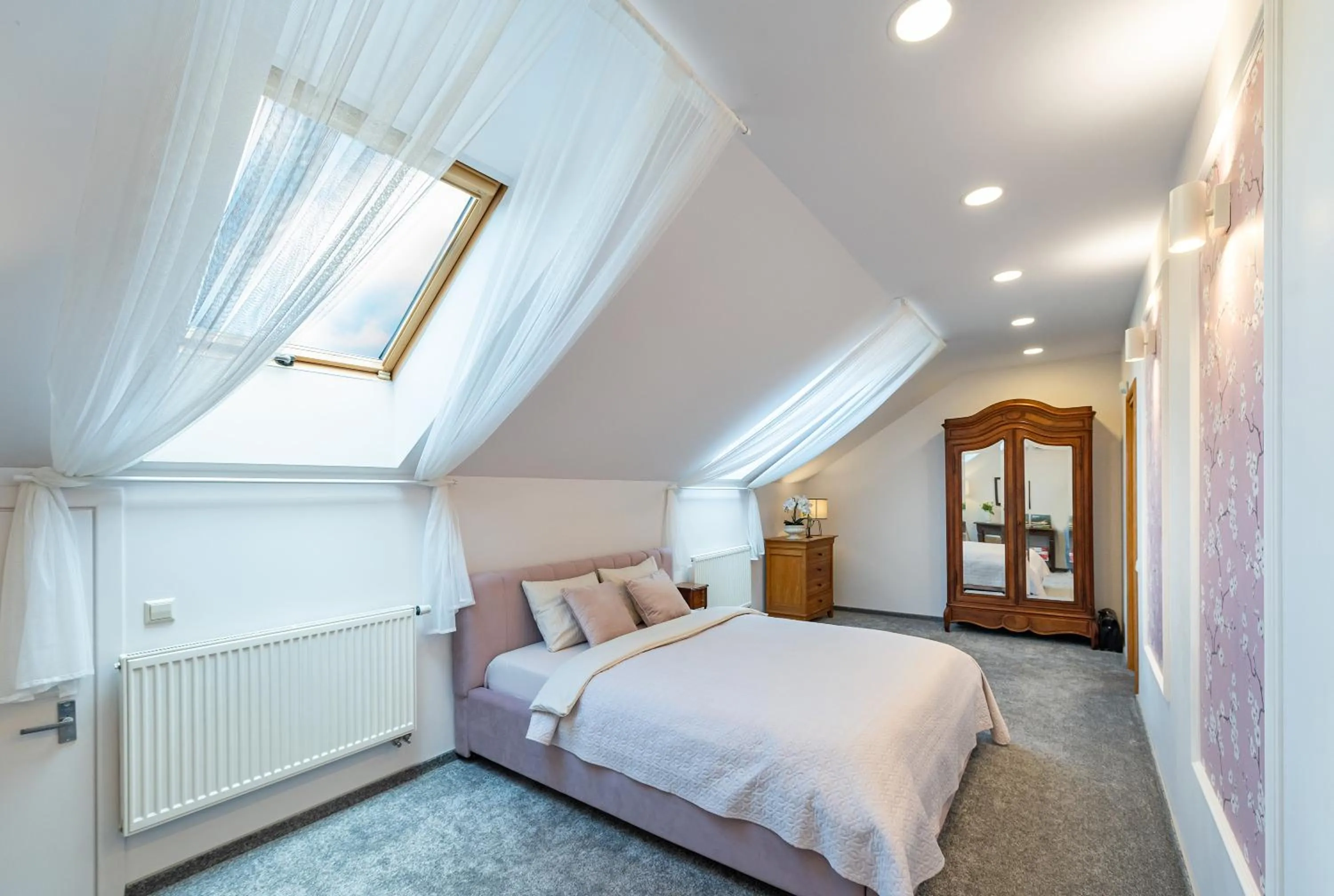 Three-Bedroom Apartment - single occupancy in Cozy apartments by the river near old town