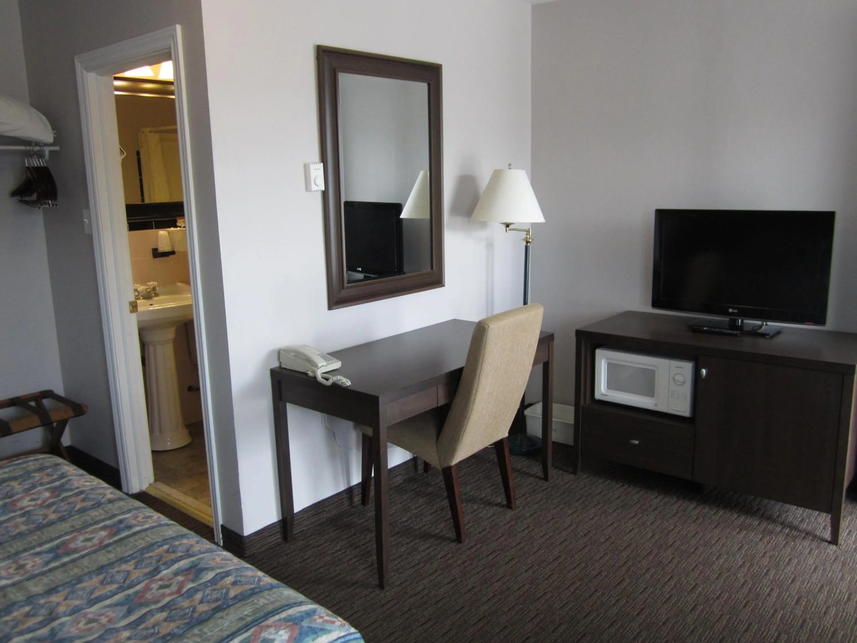 Decorative detail, Bed in Winsome Inn