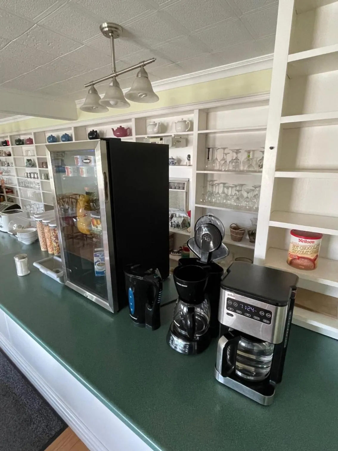 Coffee/tea facilities in Winsome Inn