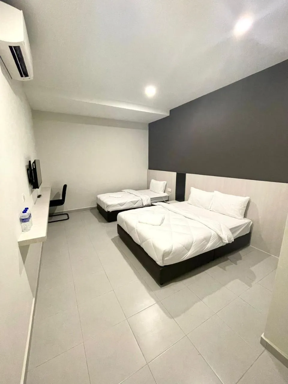 Bed in Garden Inns Motel