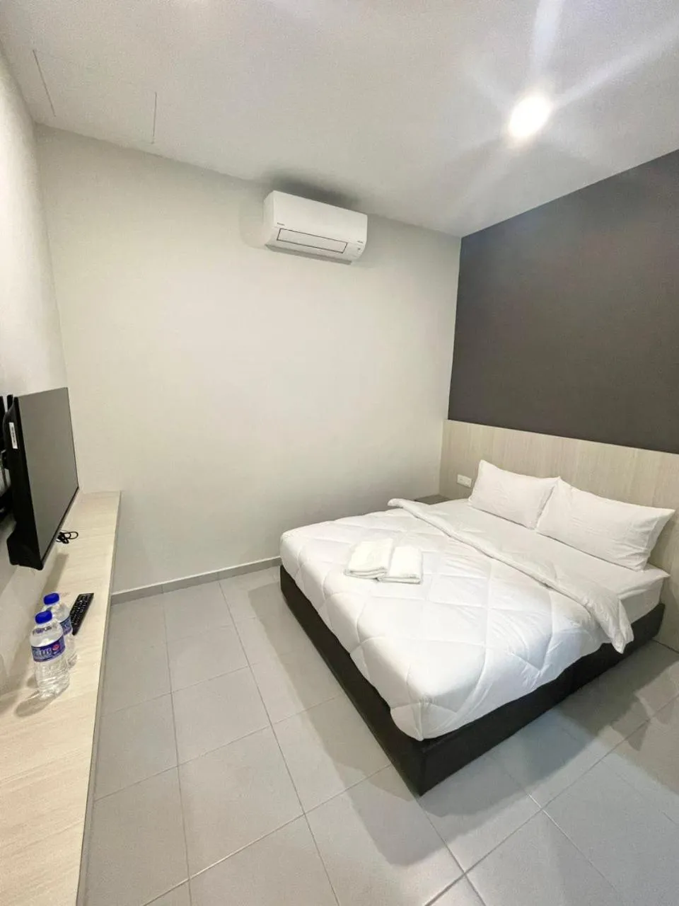 Bed in Garden Inns Motel